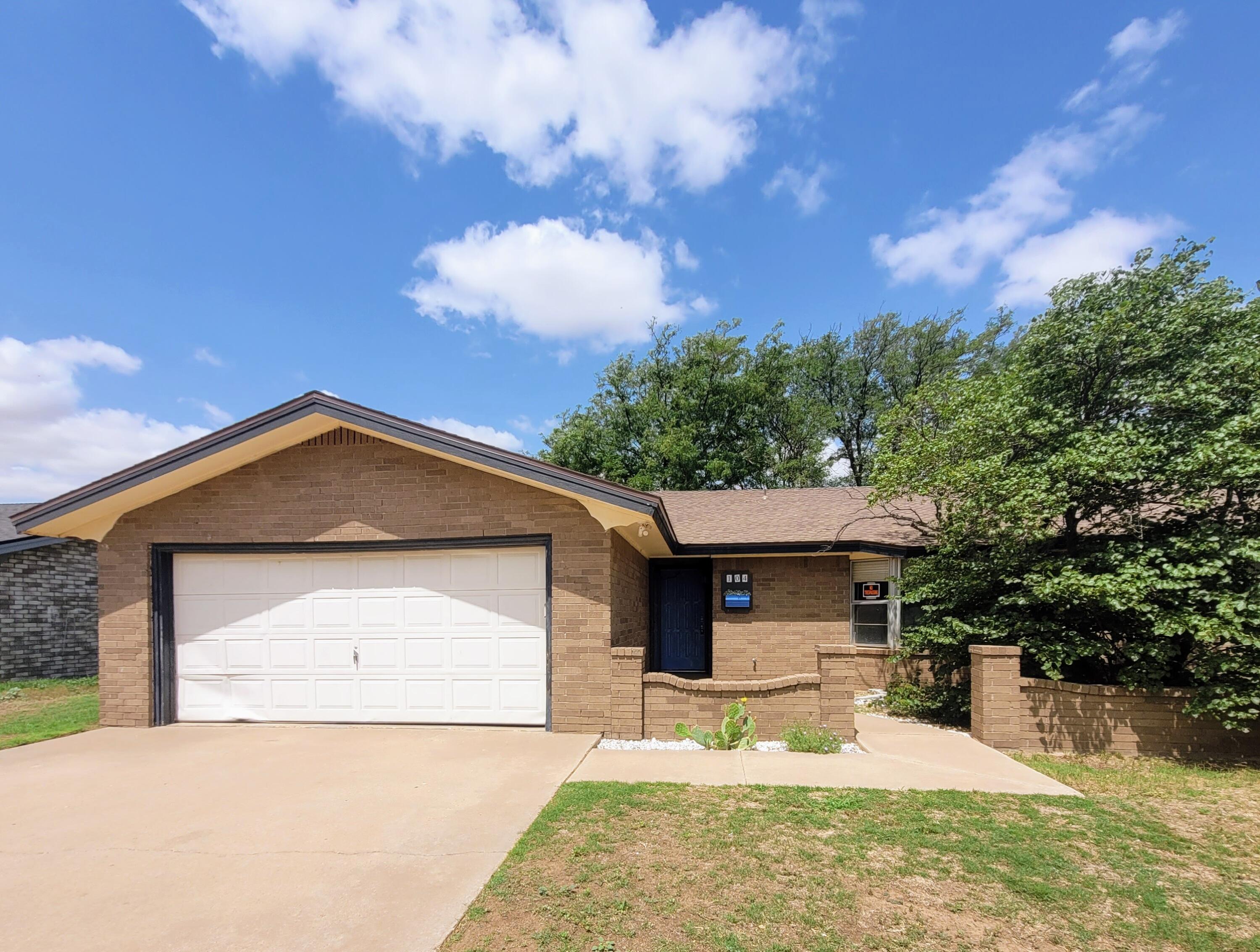 104 Holly Circle Property Photo 1