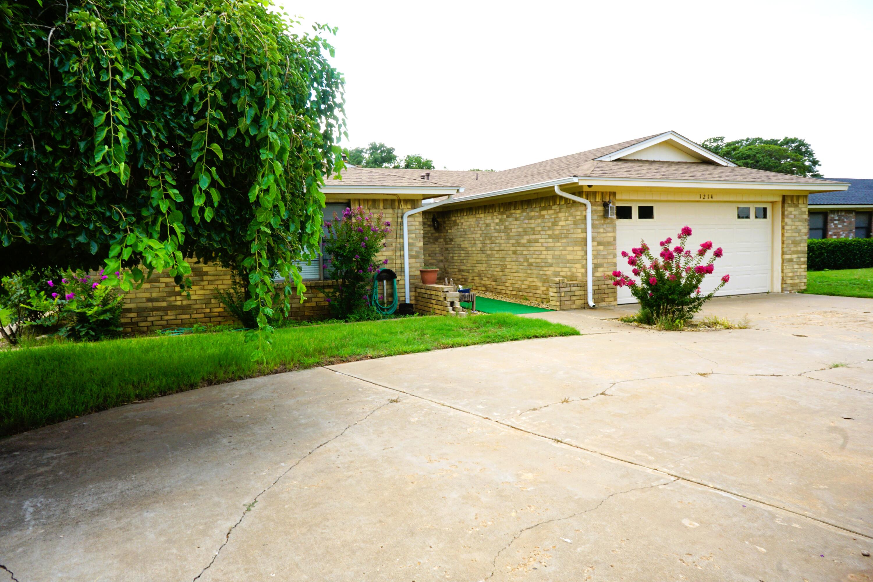 1214 E Ward Street Property Photo 1