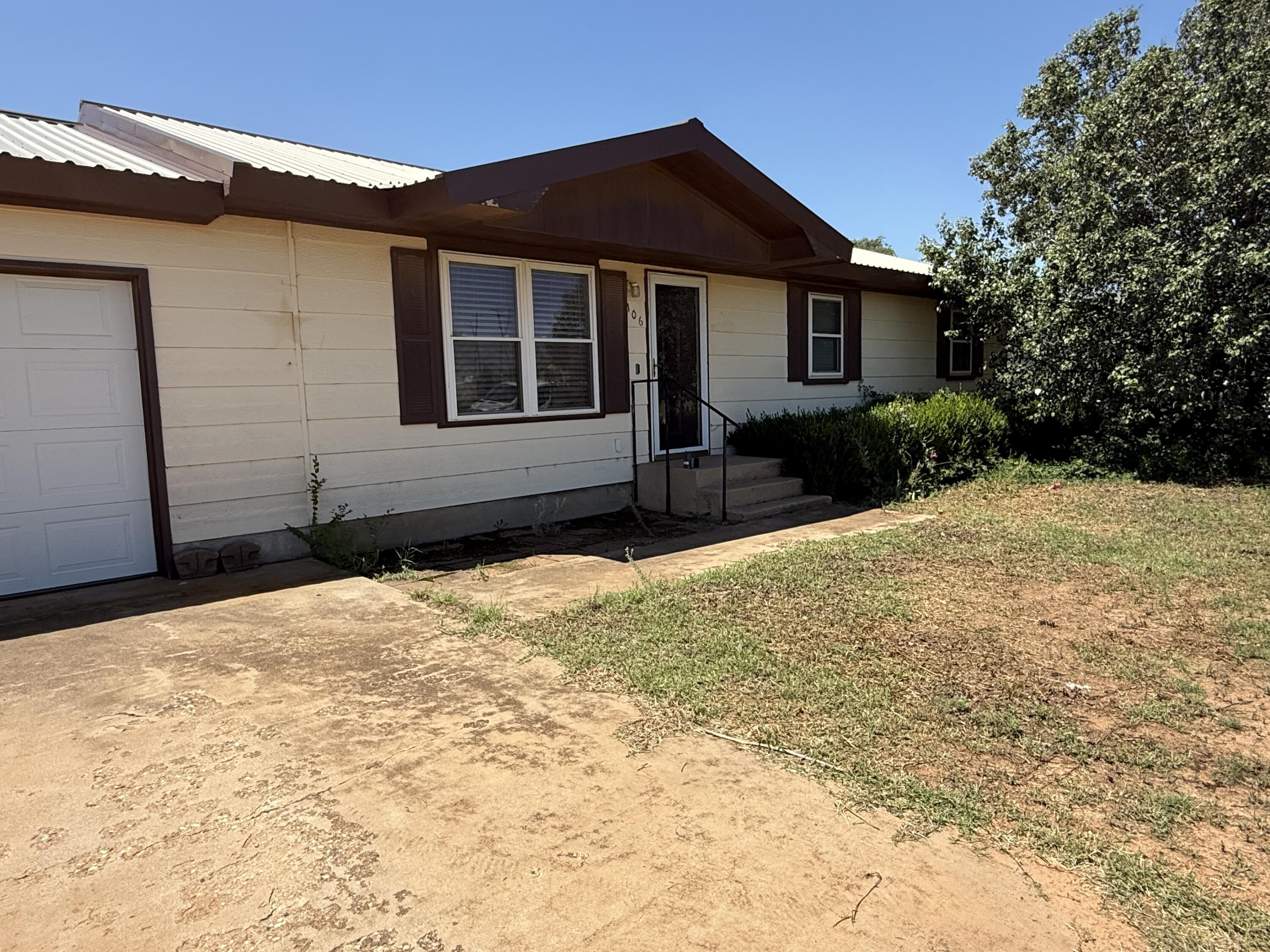 106 E Cragin Street Property Photo 1