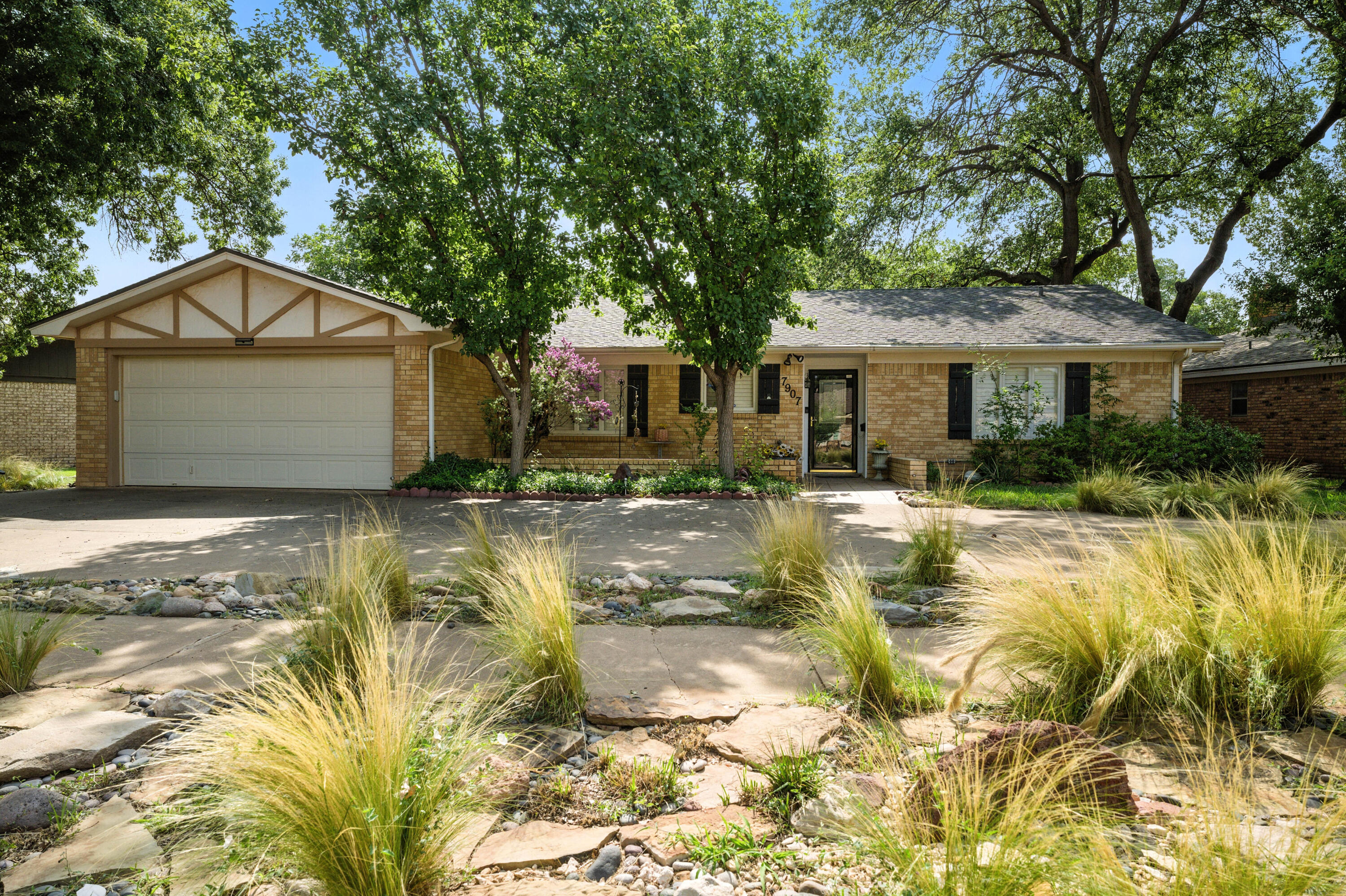 7907 Knoxville Avenue Property Photo