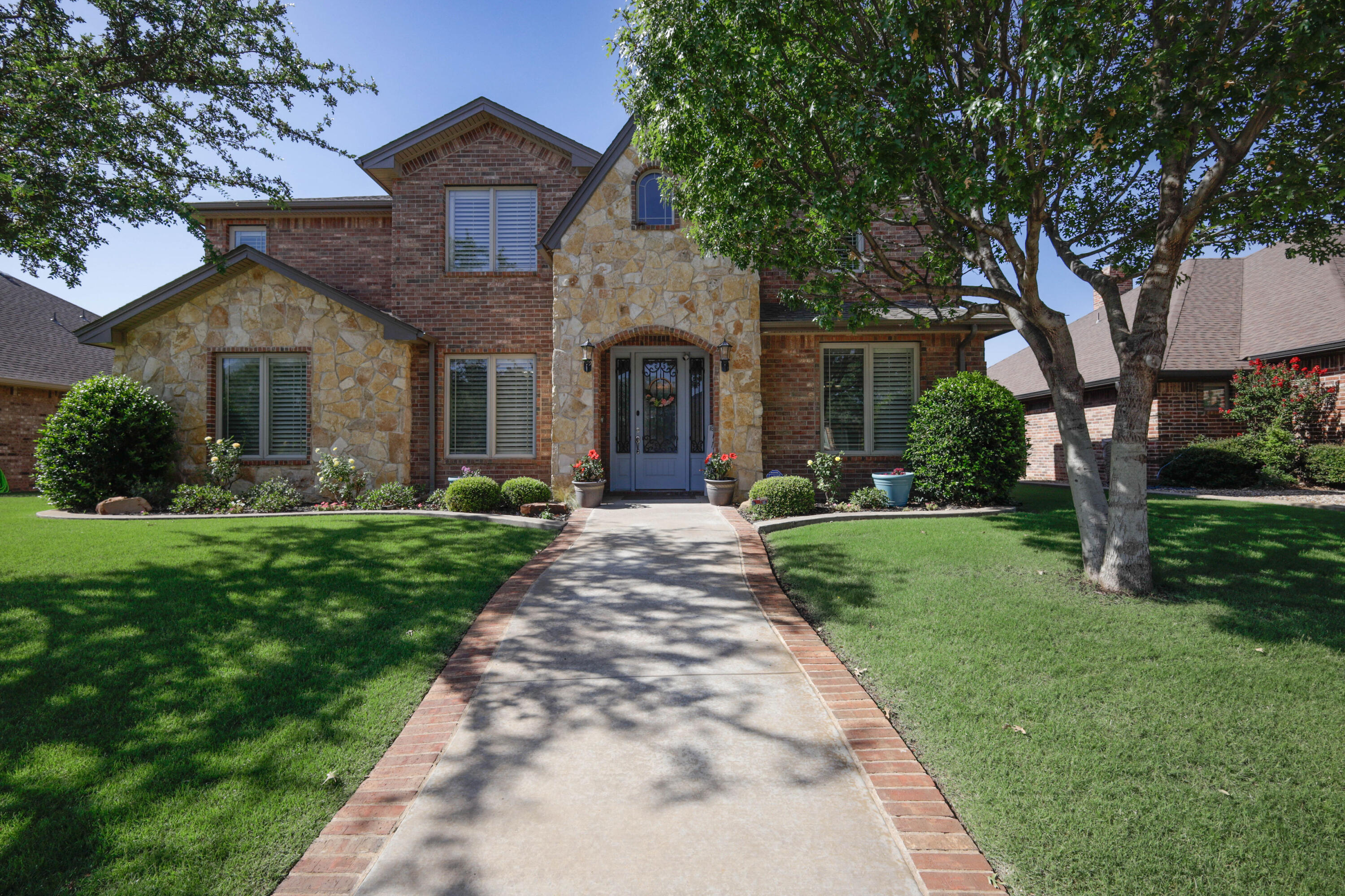6105 93rd Street Property Photo 1