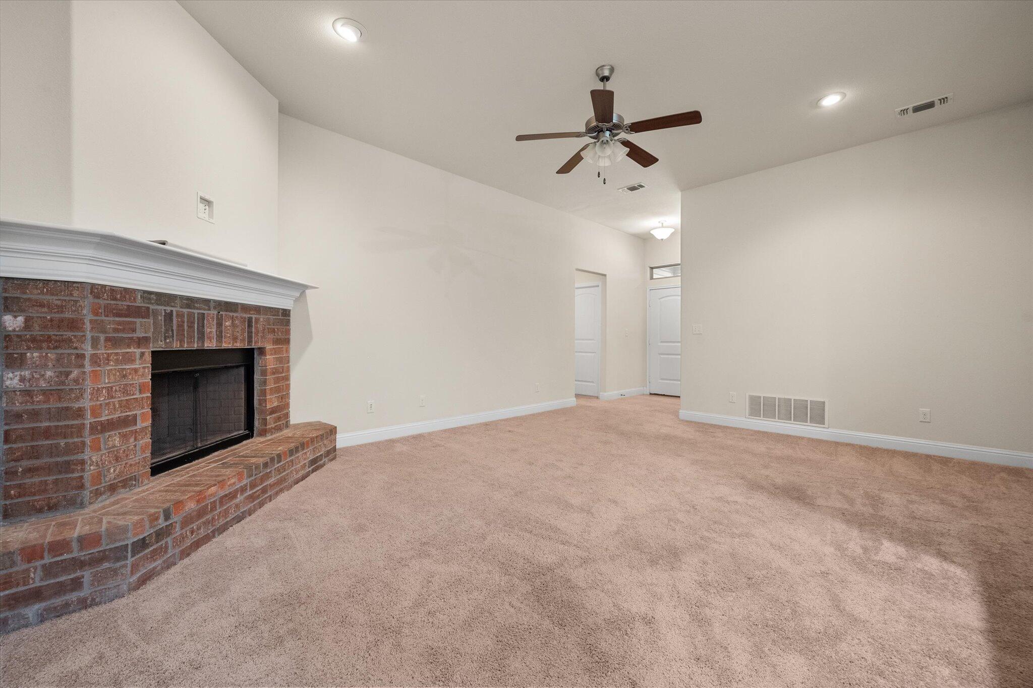 11102 Englewood Avenue Property Photo 7