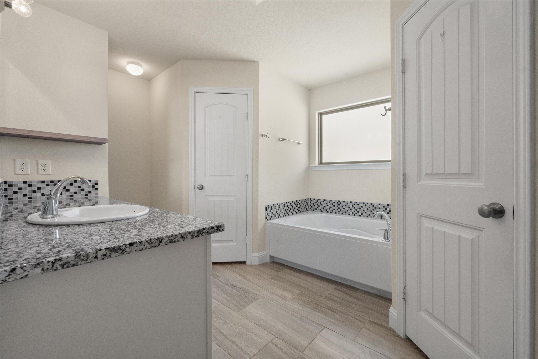 11102 Englewood Avenue Property Photo 17