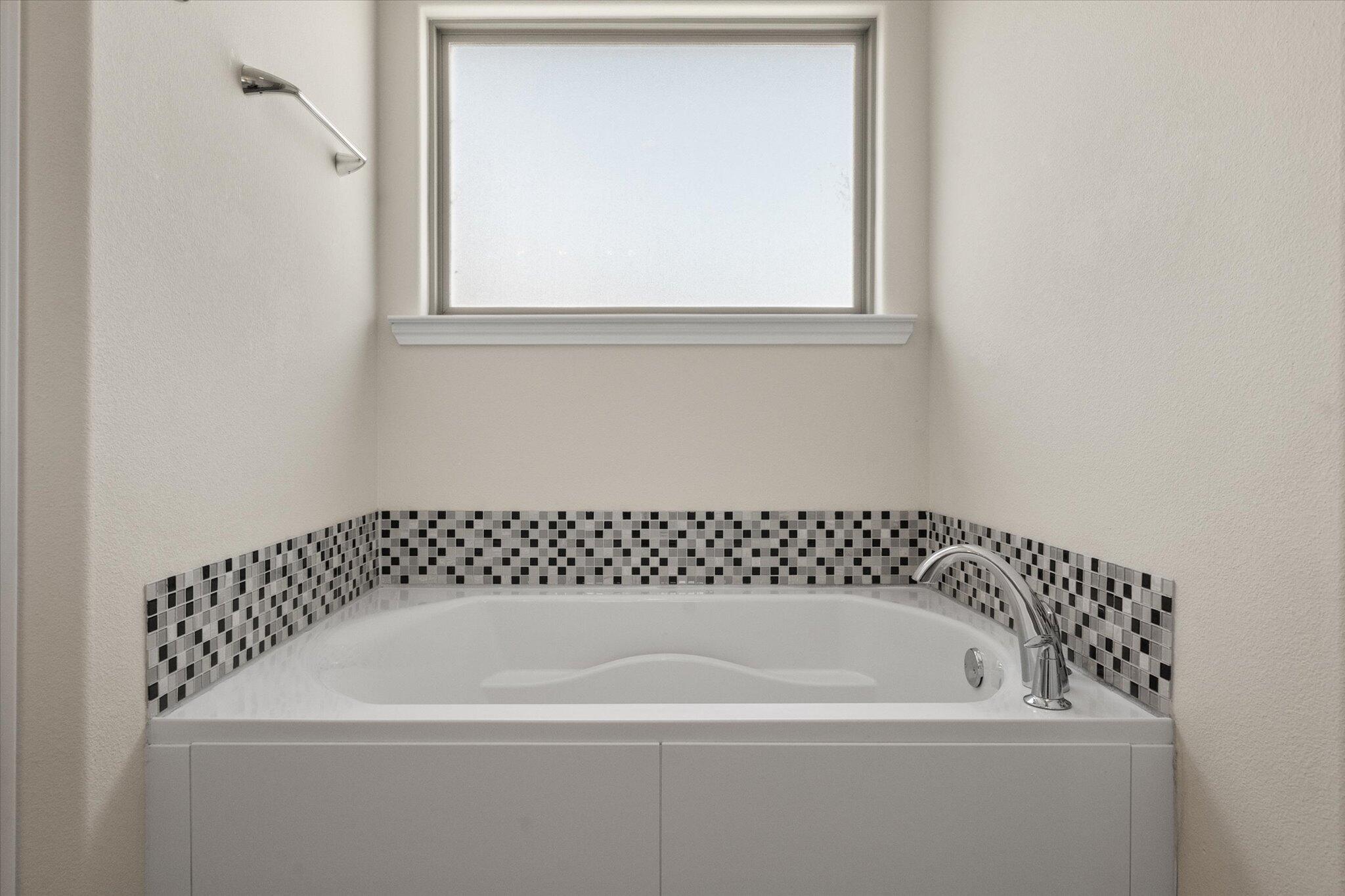 11102 Englewood Avenue Property Photo 20