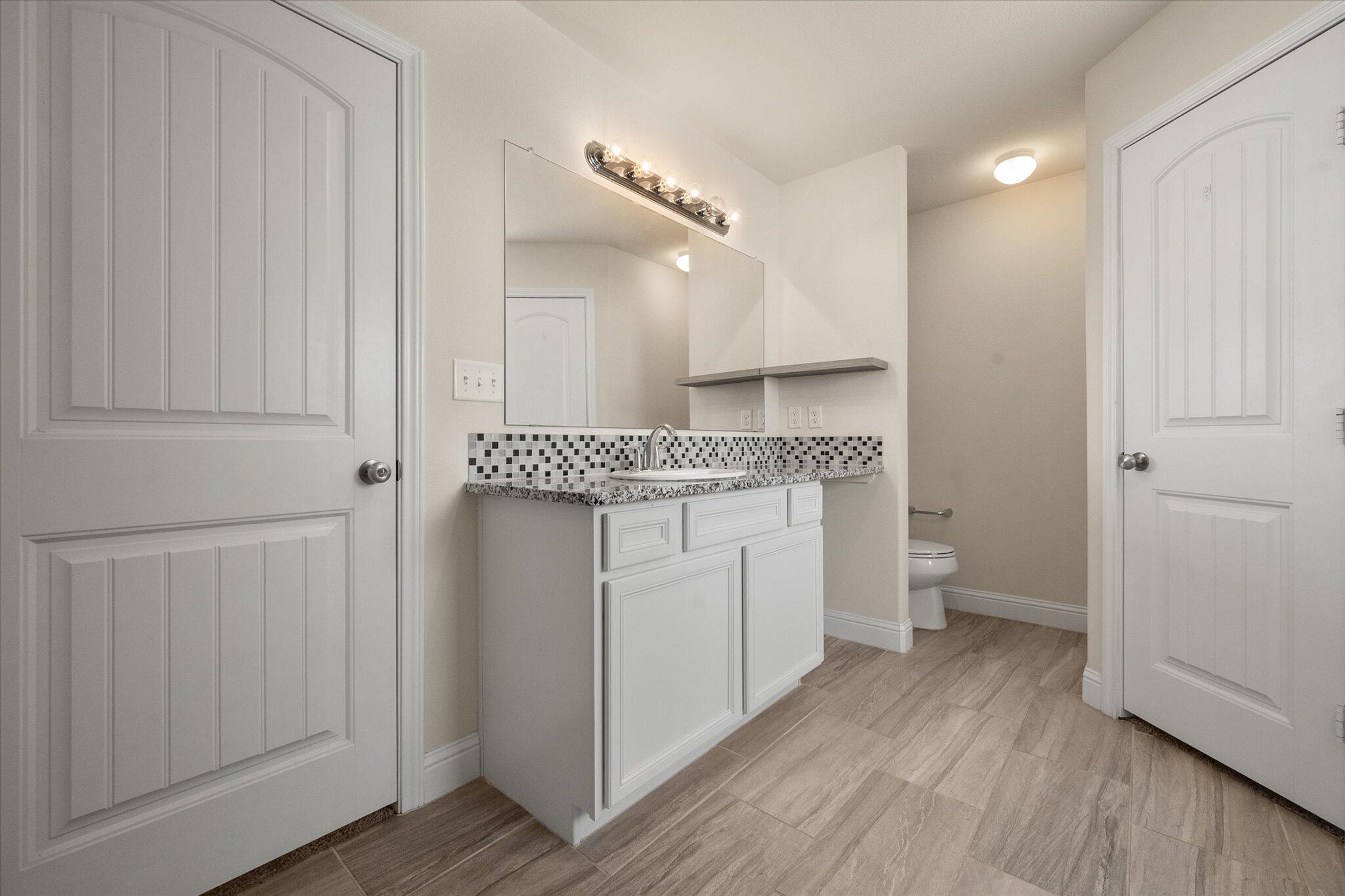 11102 Englewood Avenue Property Photo 21