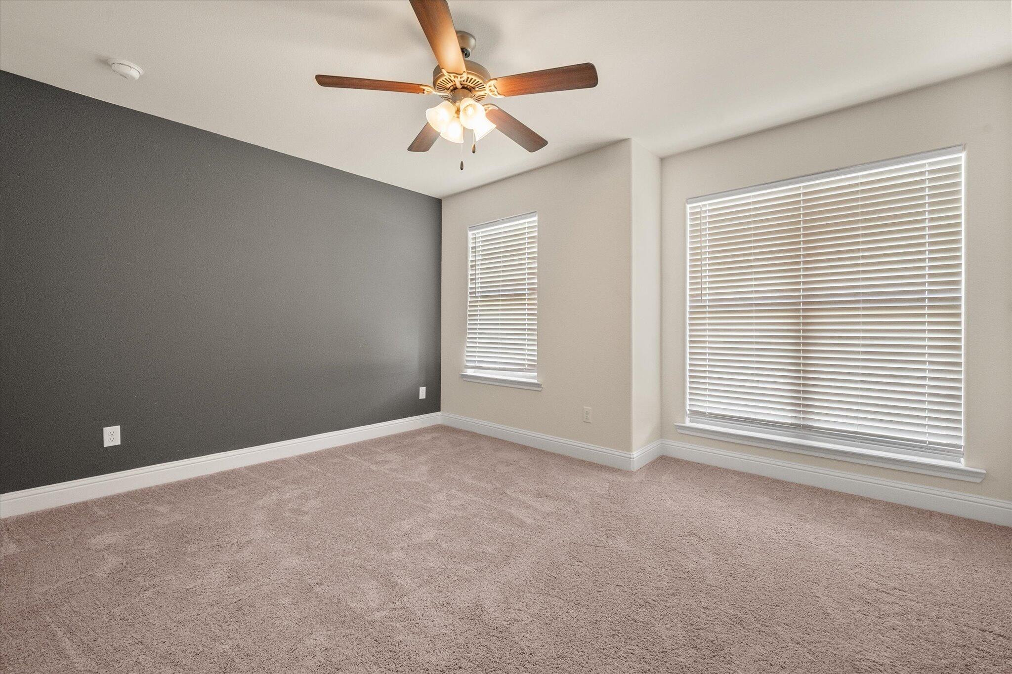 11102 Englewood Avenue Property Photo 24