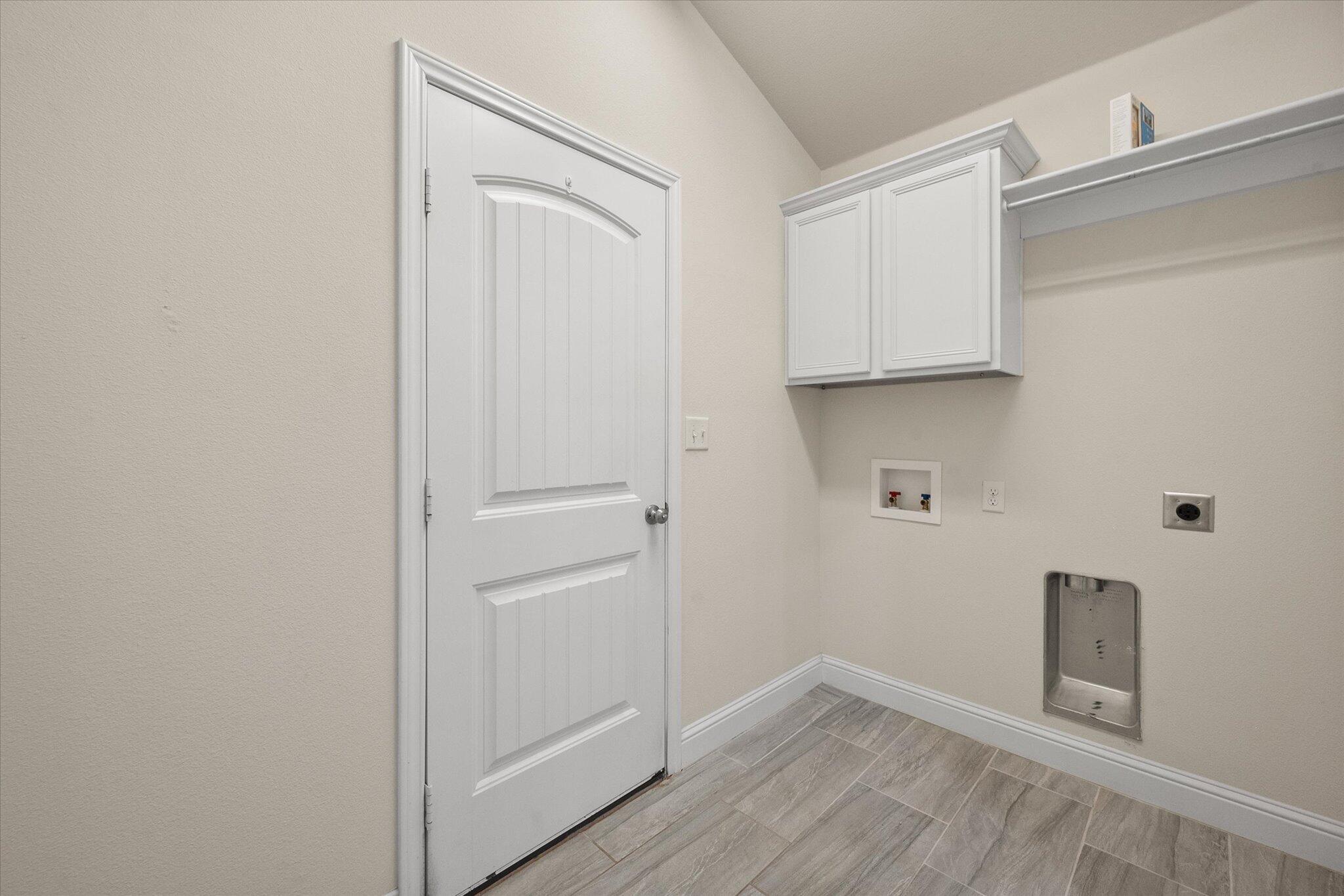 11102 Englewood Avenue Property Photo 27