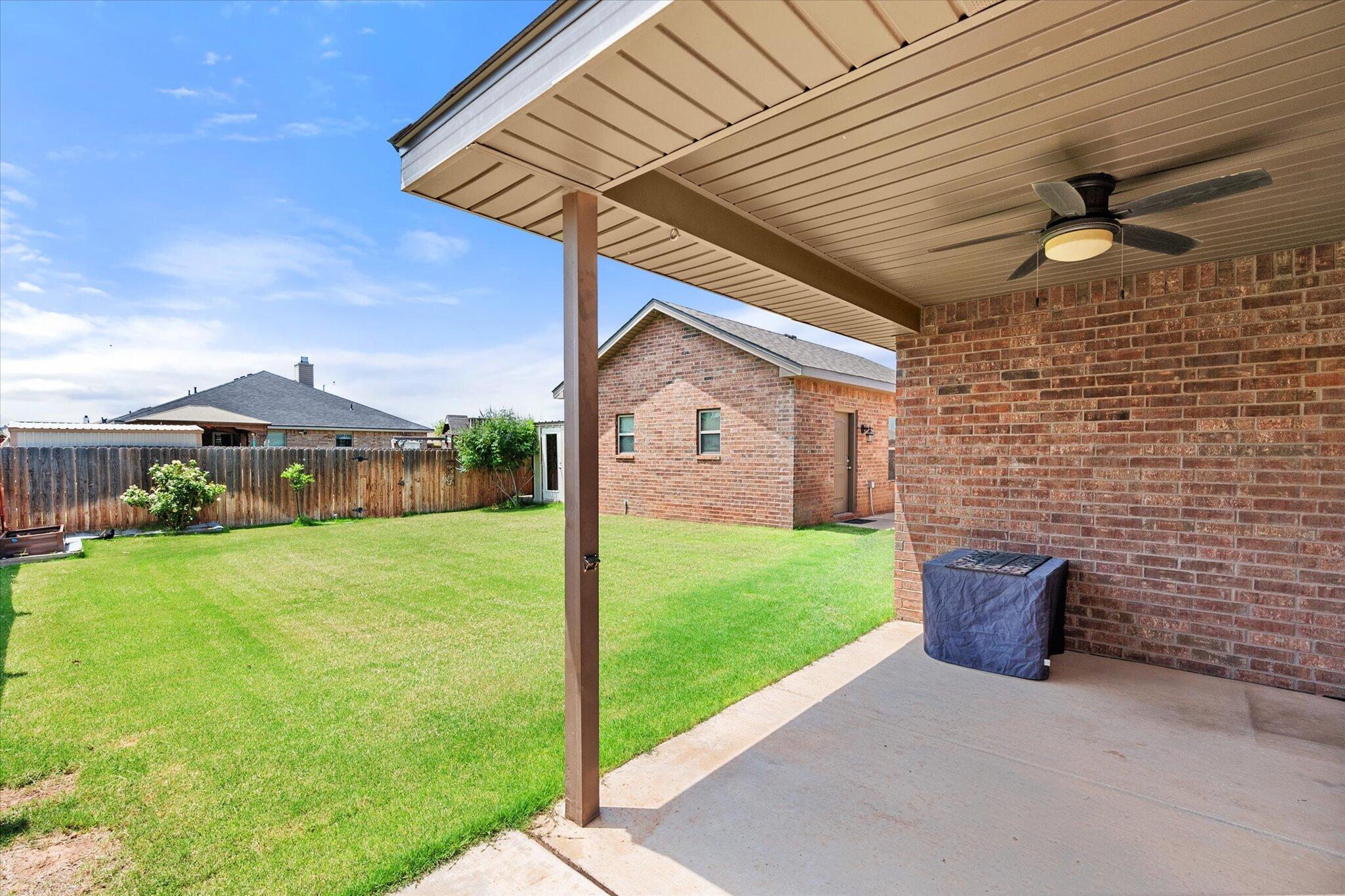 11102 Englewood Avenue Property Photo 28