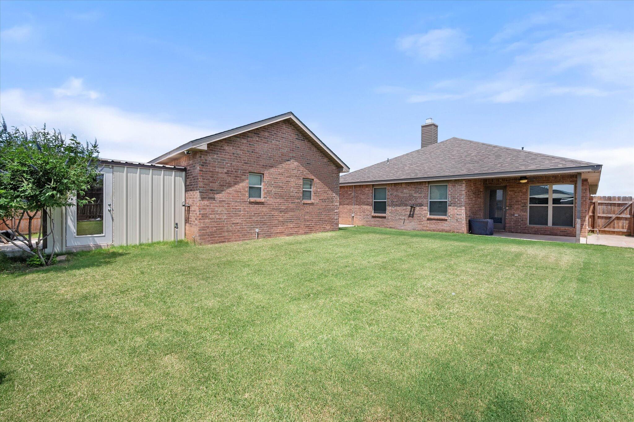 11102 Englewood Avenue Property Photo 29
