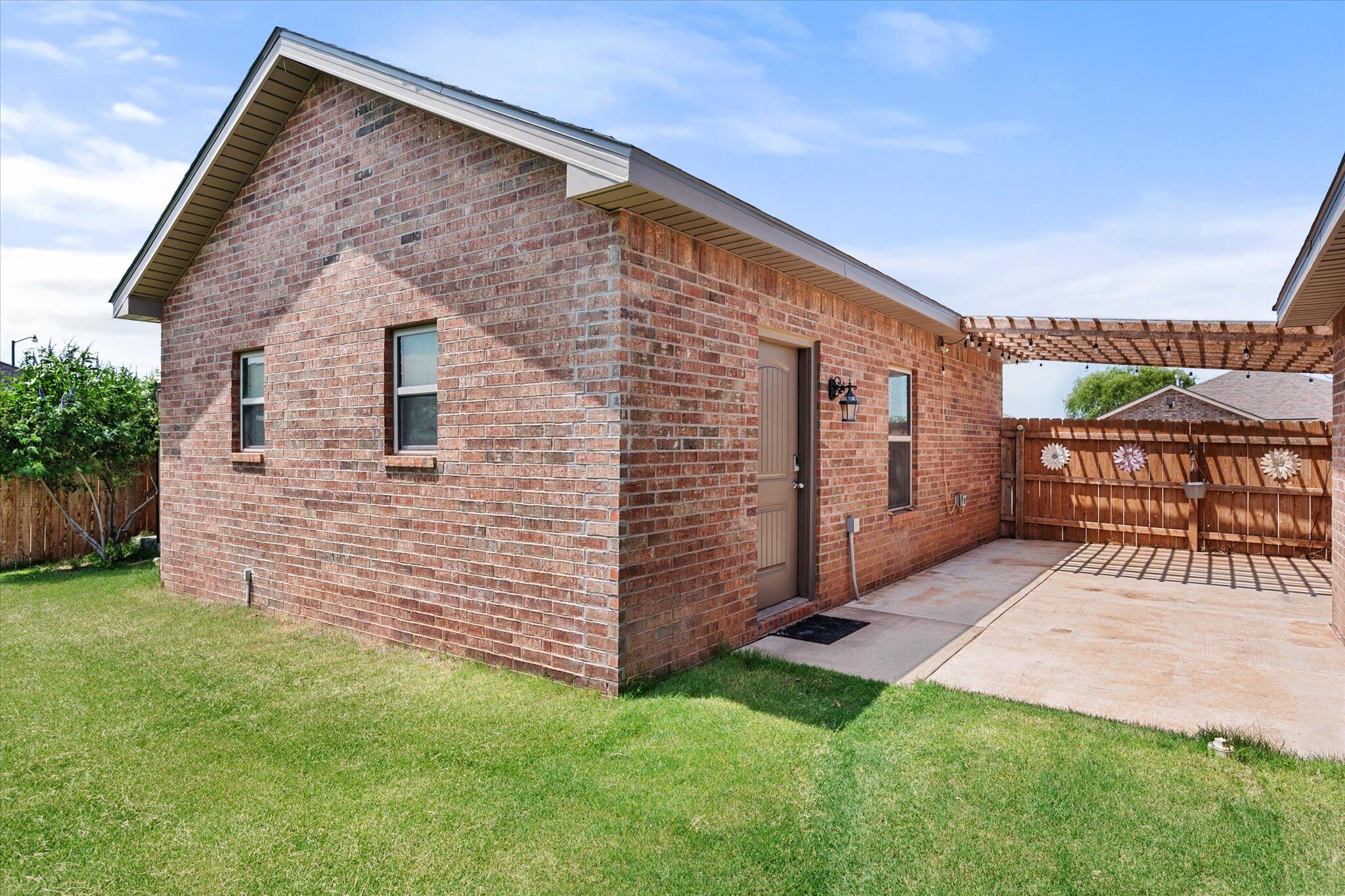 11102 Englewood Avenue Property Photo 30