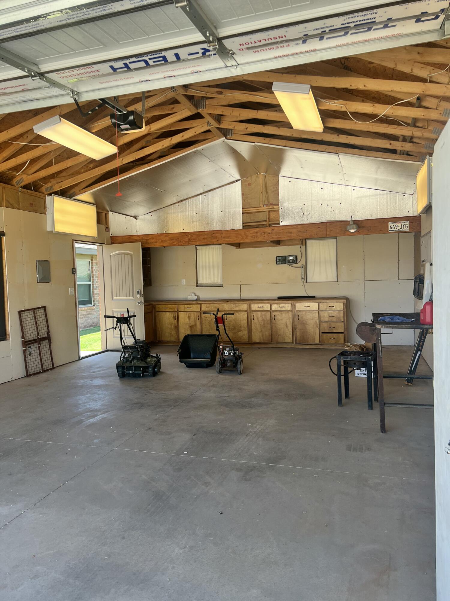 11102 Englewood Avenue Property Photo 31