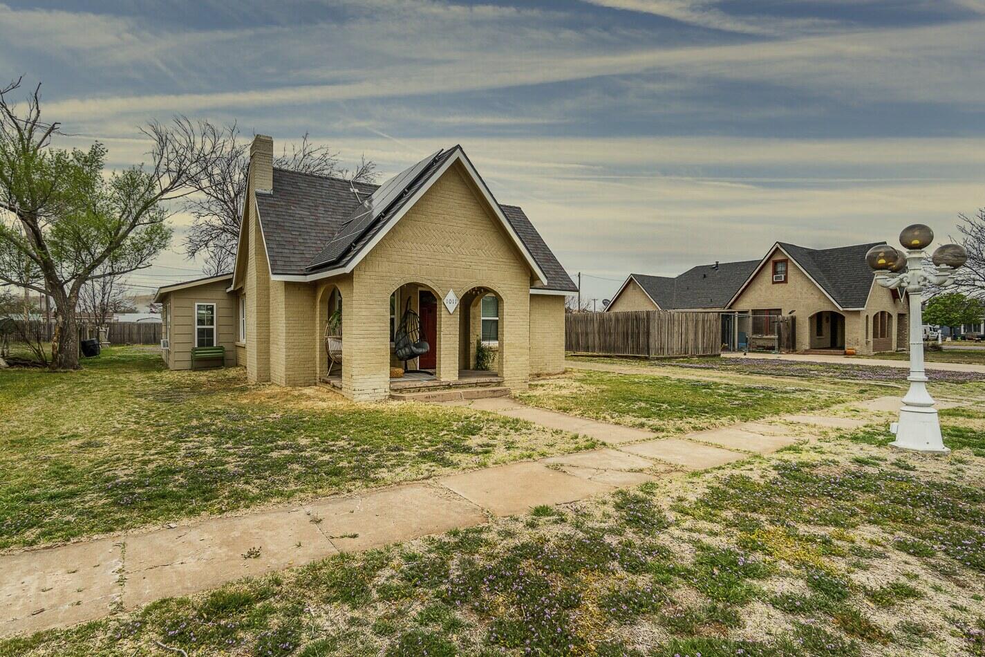 1011 Travis Property Photo 1