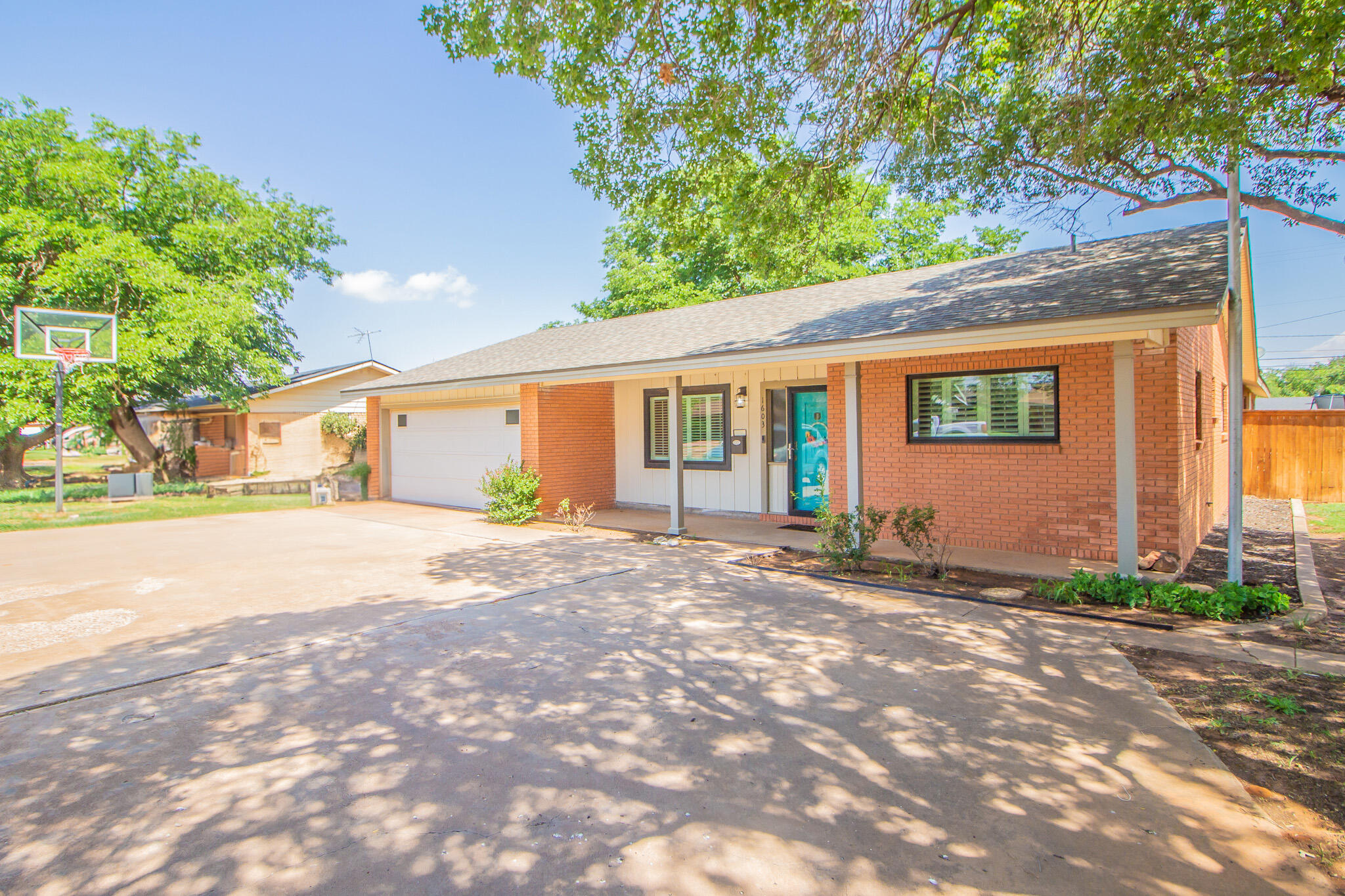1603 E Reppto Street Property Photo 1