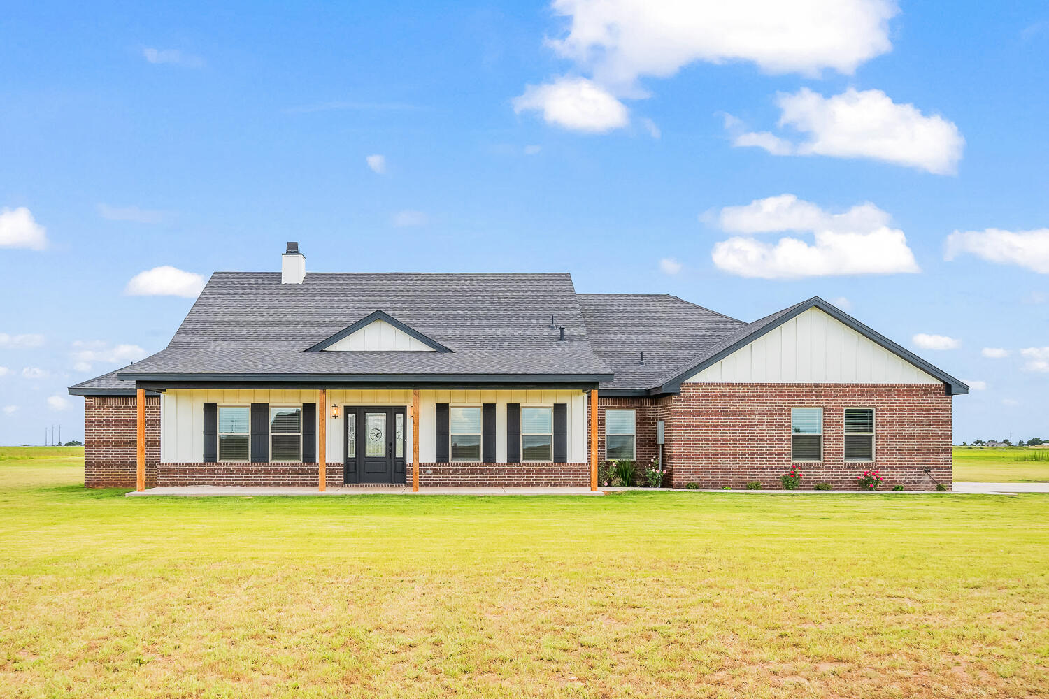 9405 County Rd 5330 Property Photo 1