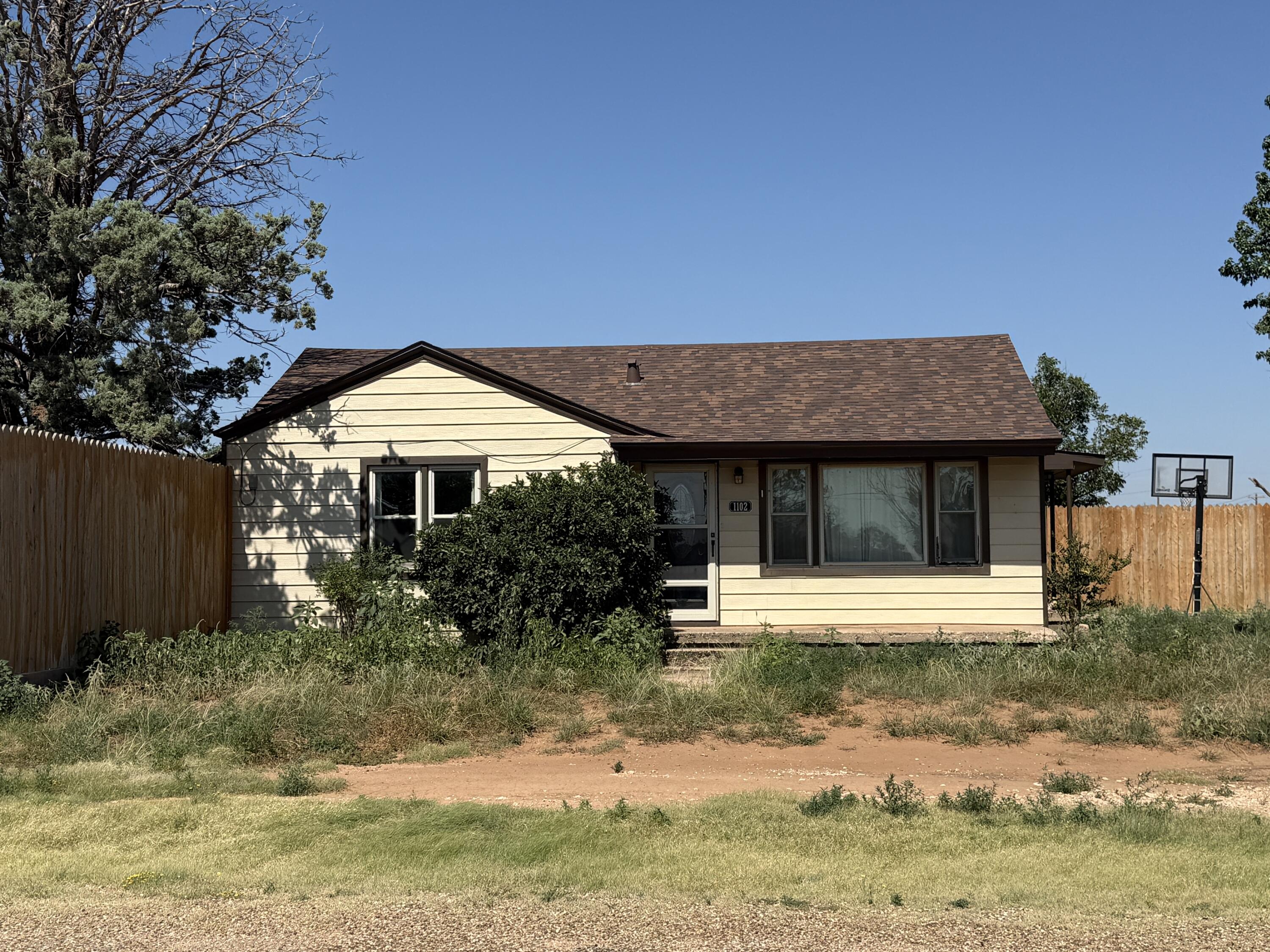 1102 Avenue B Property Photo 1