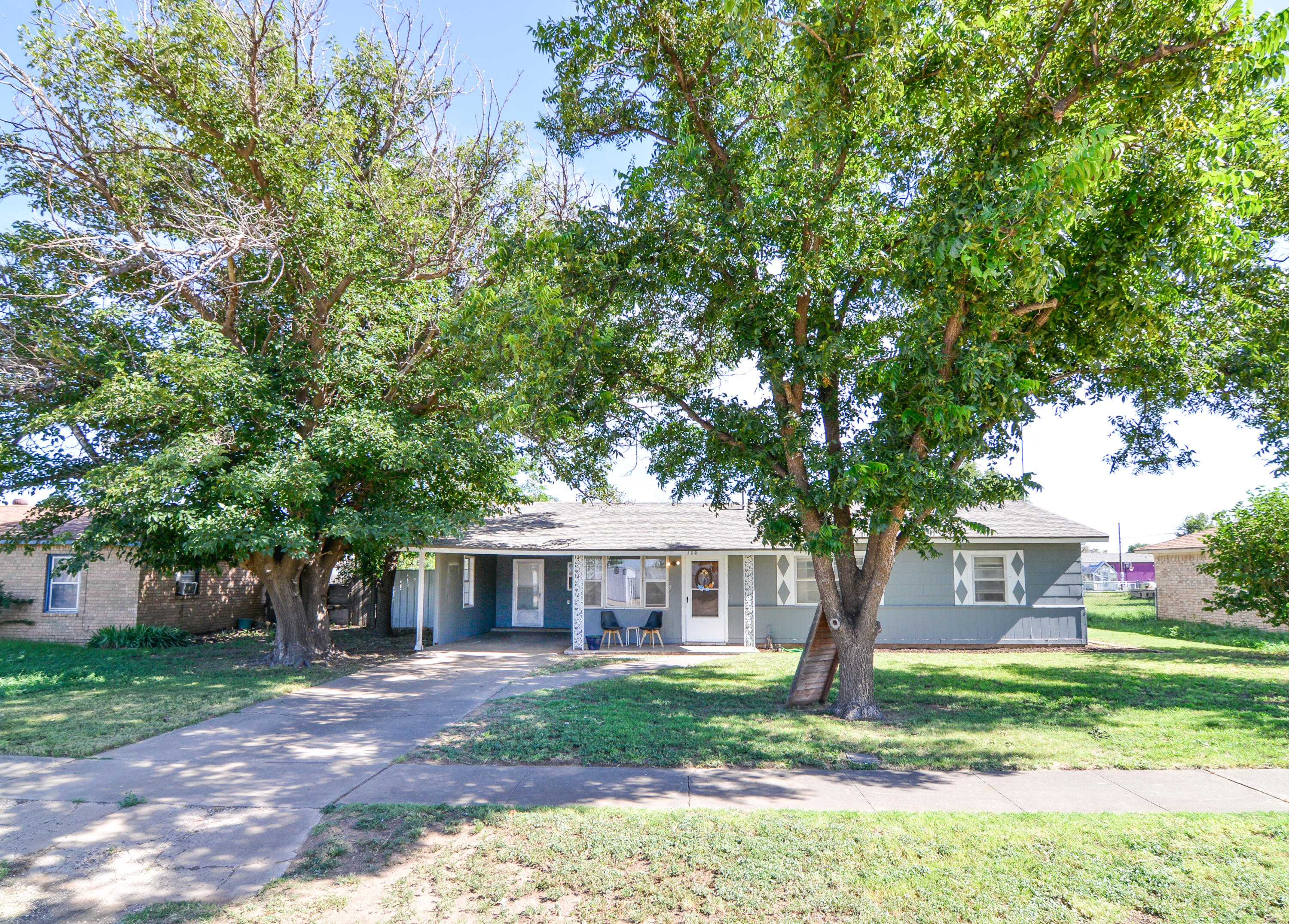 308 W Ellwood Boulevard Property Photo 1