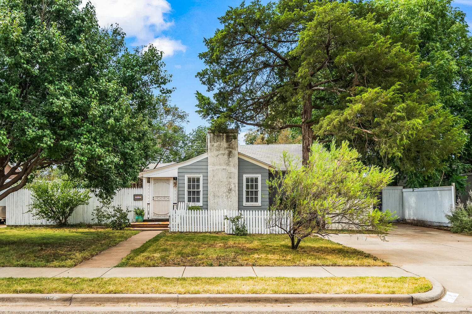 2427 27th Street Property Photo 1