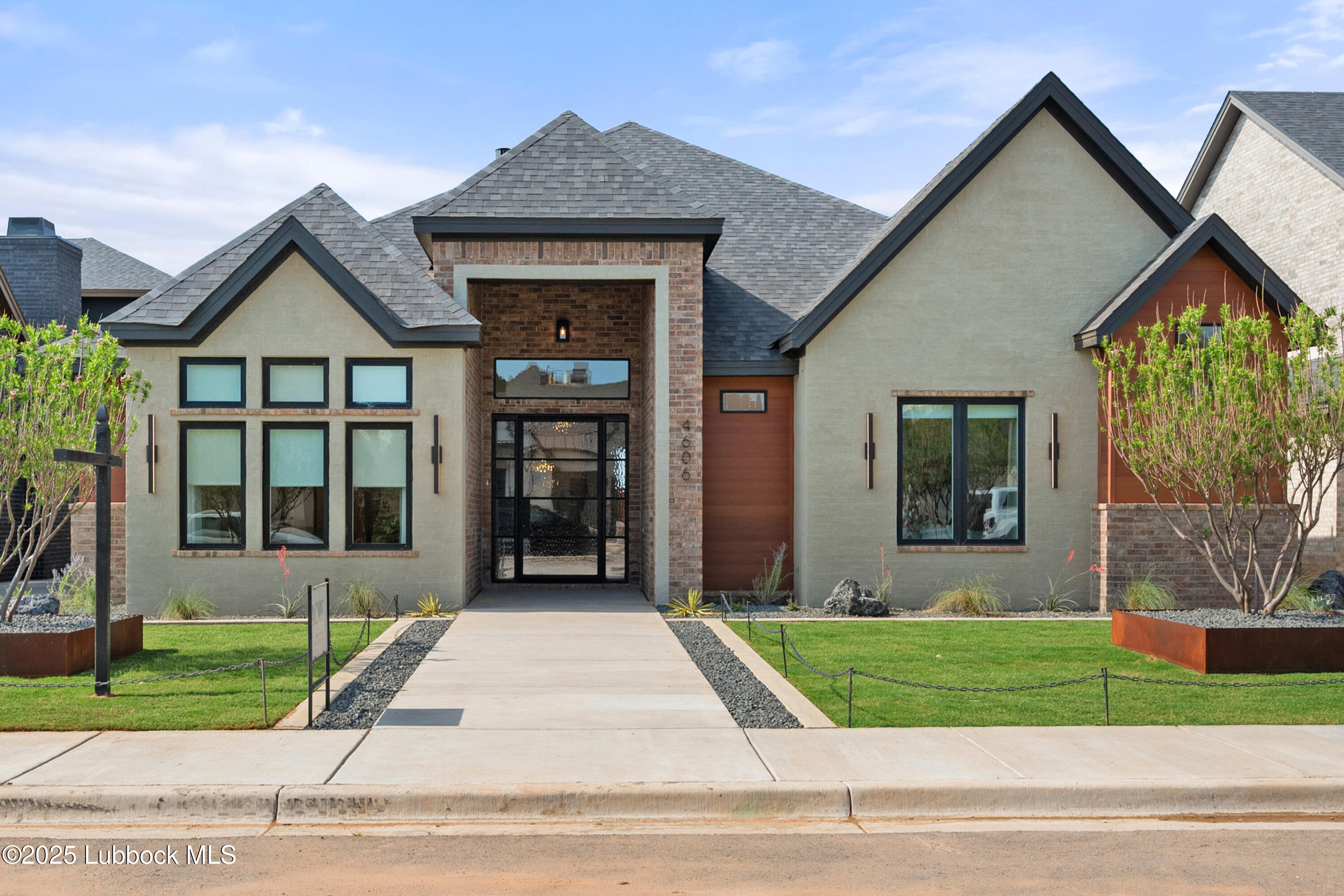 4606 138th Place Property Photo 1