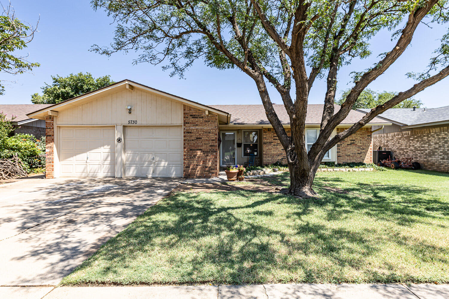 5730 2nd Place Property Photo 1