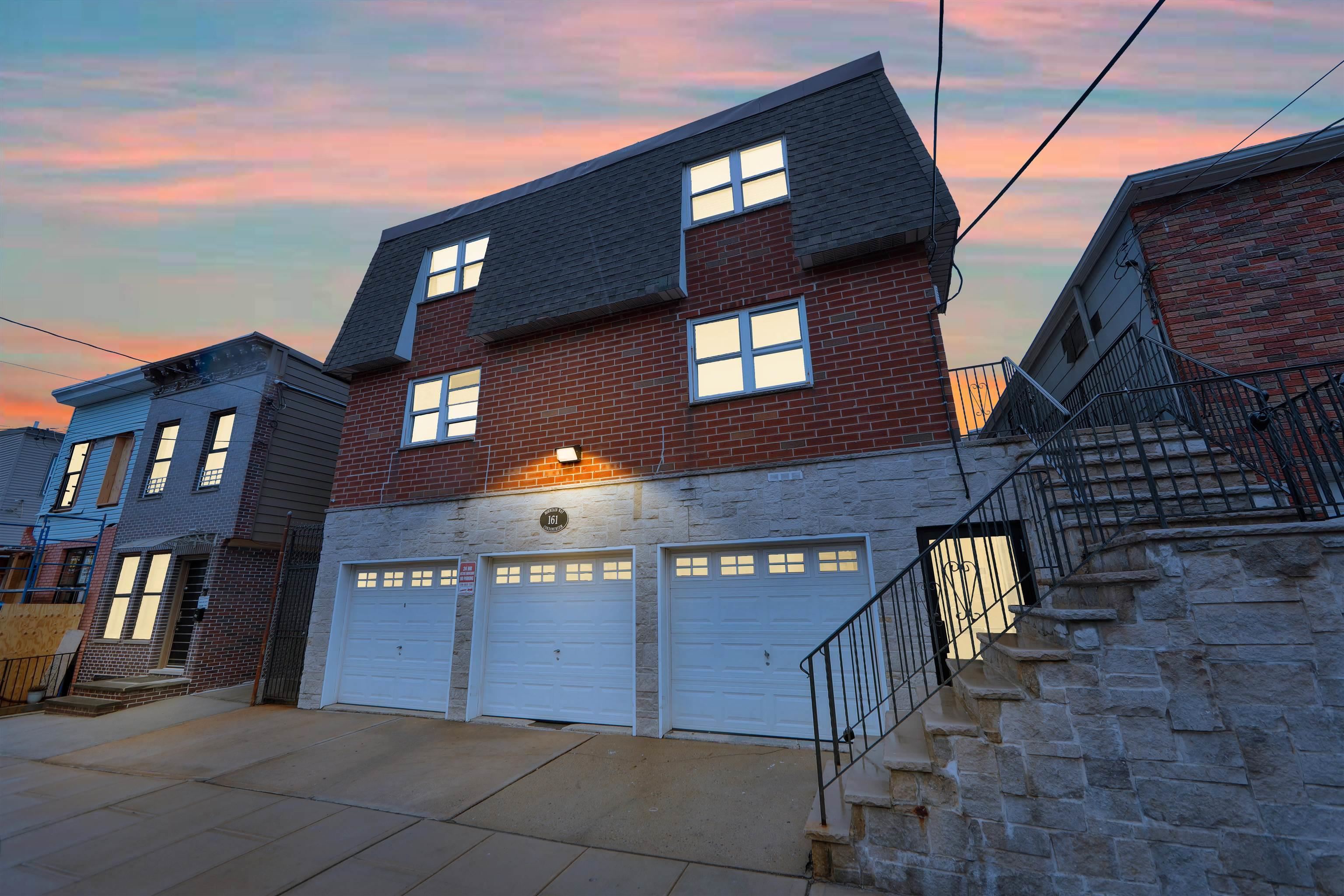 161 18th St 4c Property Photo 1