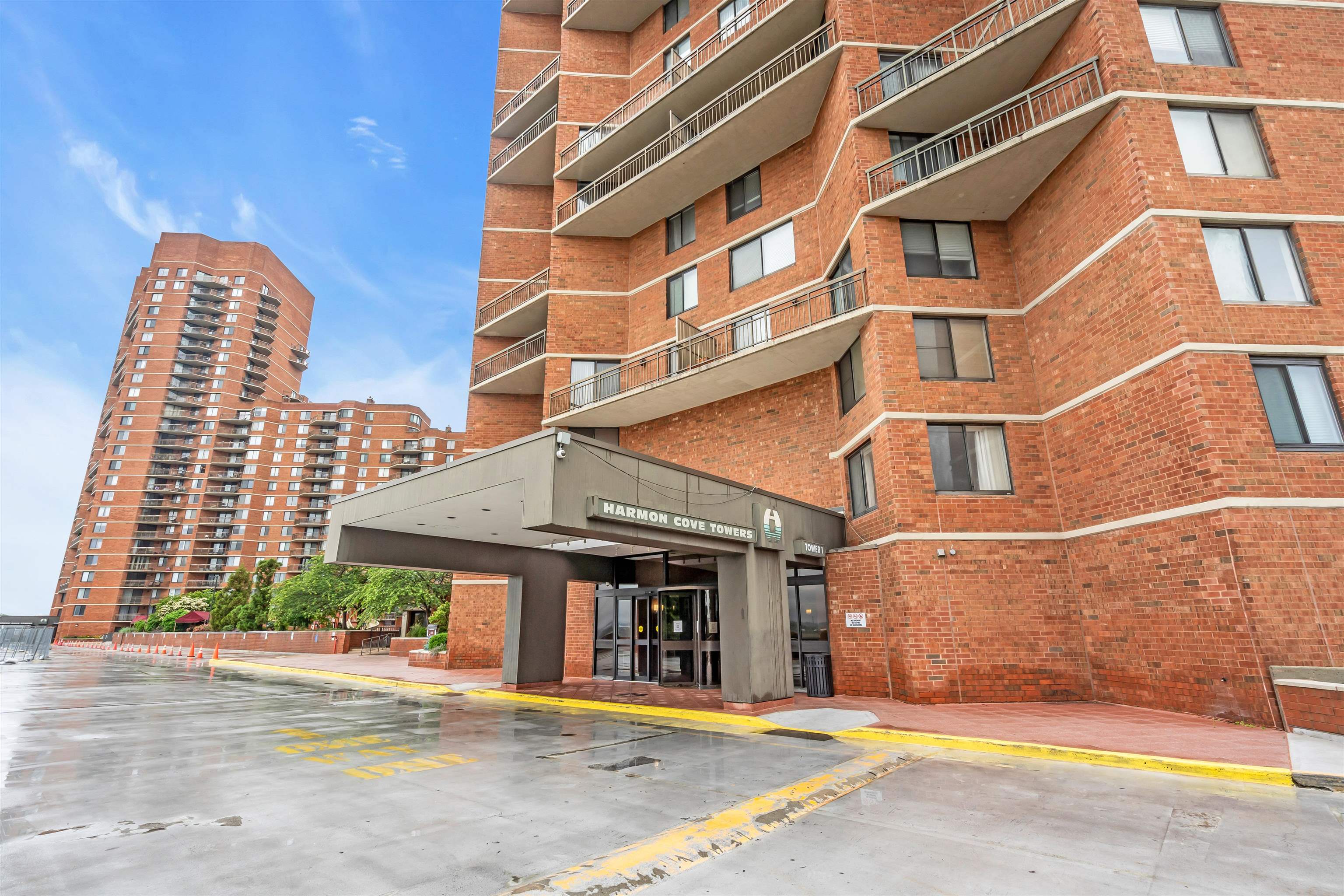 2508 Harmon Cove Tower Property Photo 2