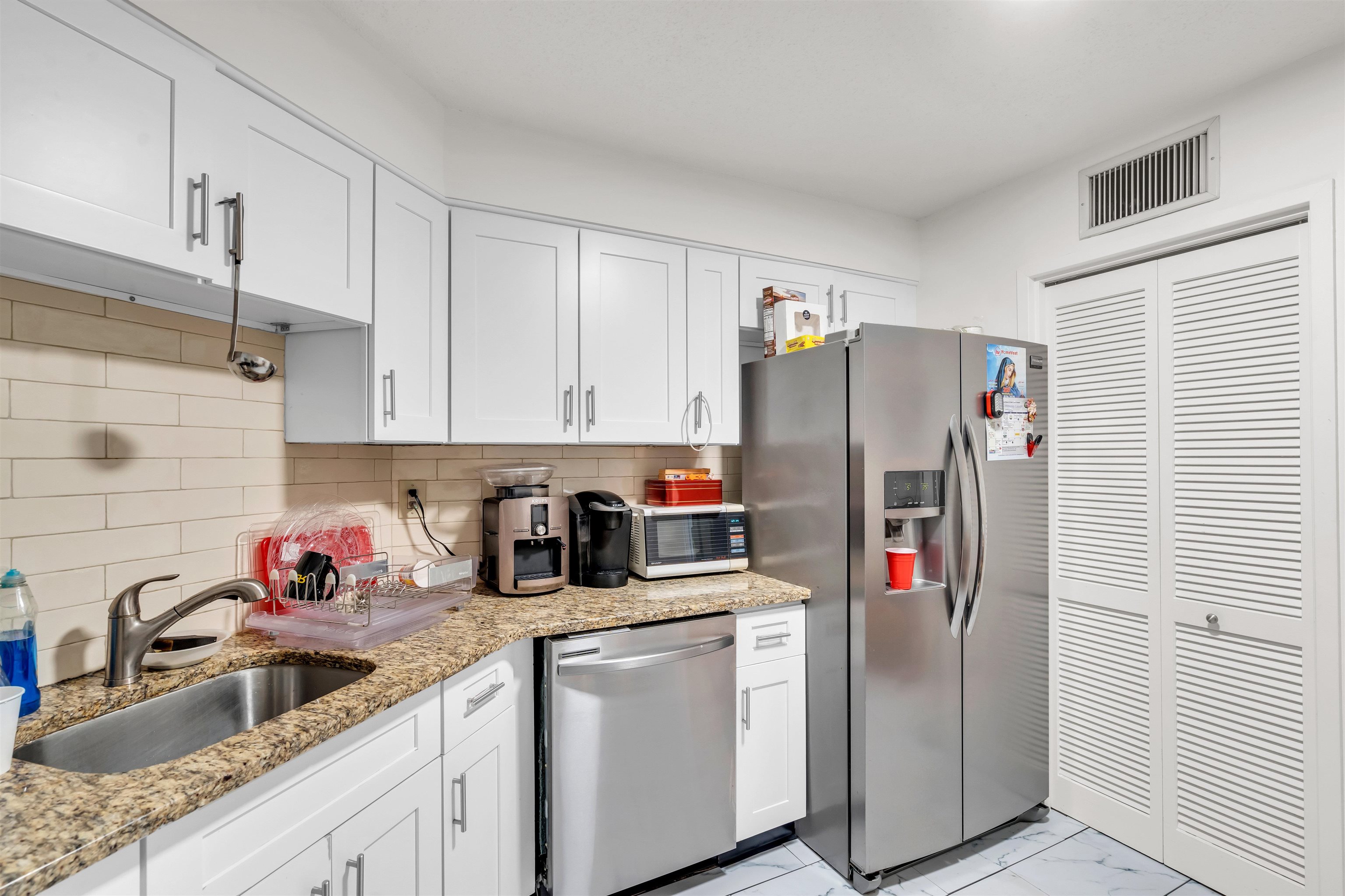 2508 Harmon Cove Tower Property Photo 7