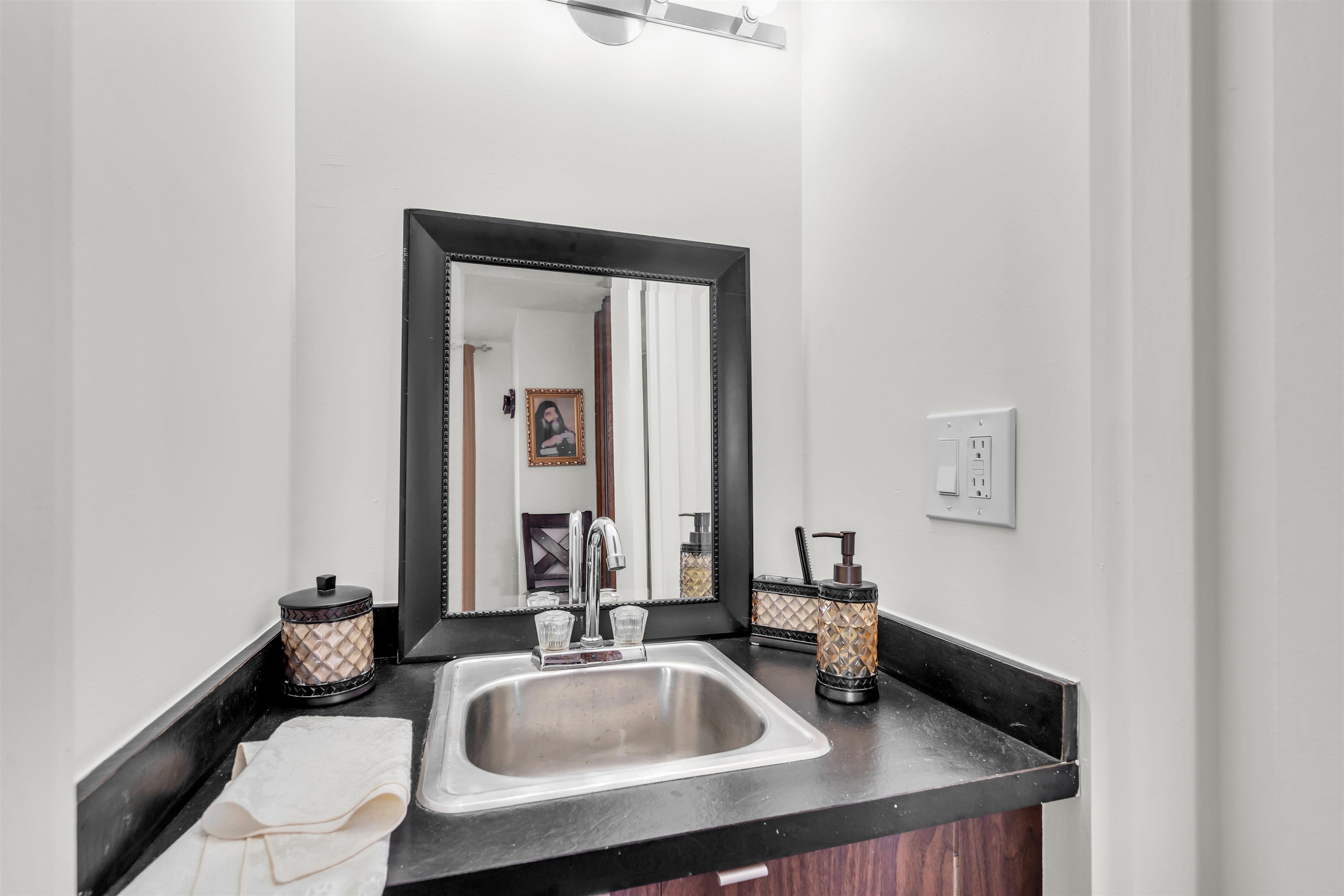 2508 Harmon Cove Tower Property Photo 8