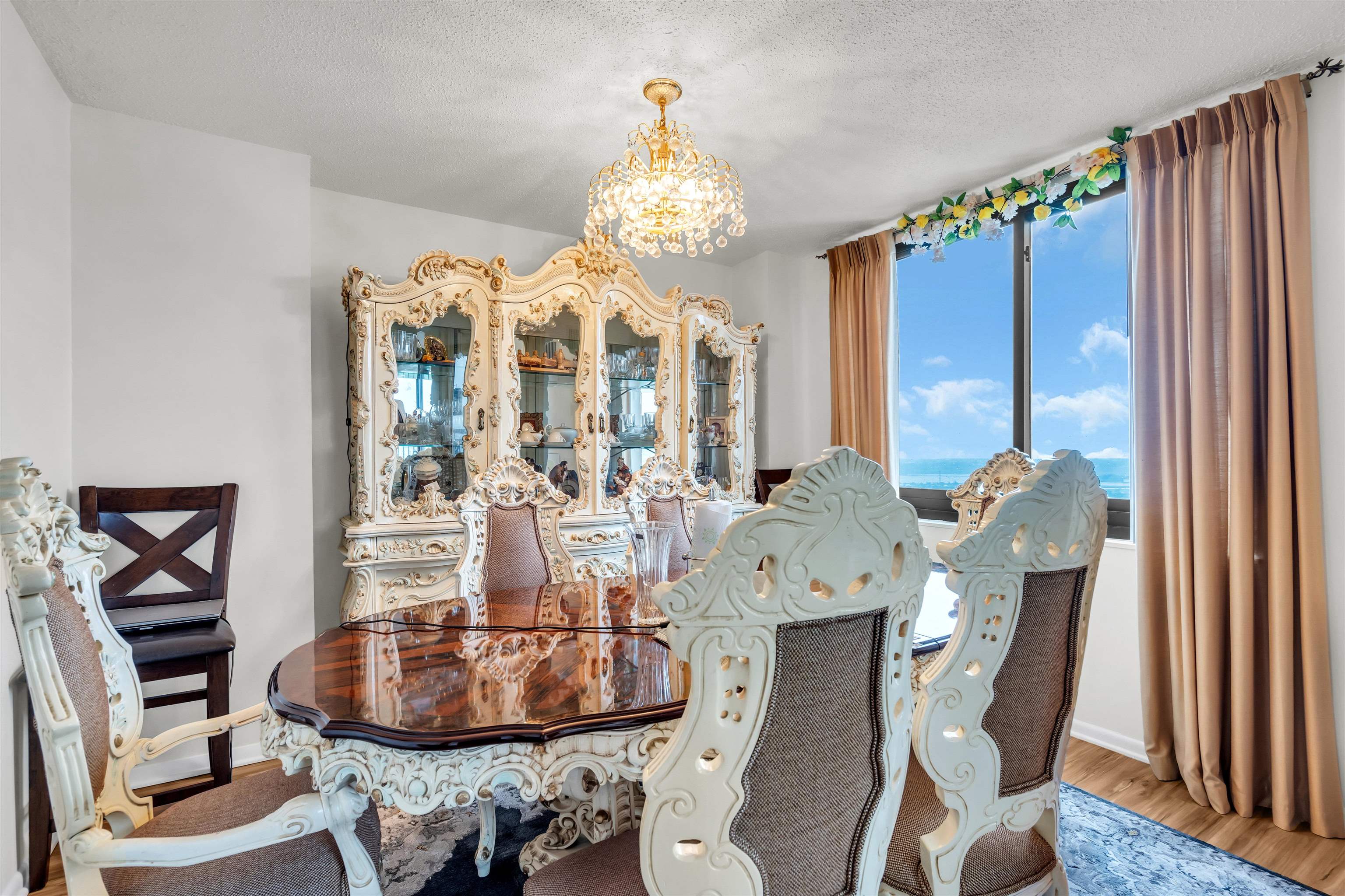 2508 Harmon Cove Tower Property Photo 9