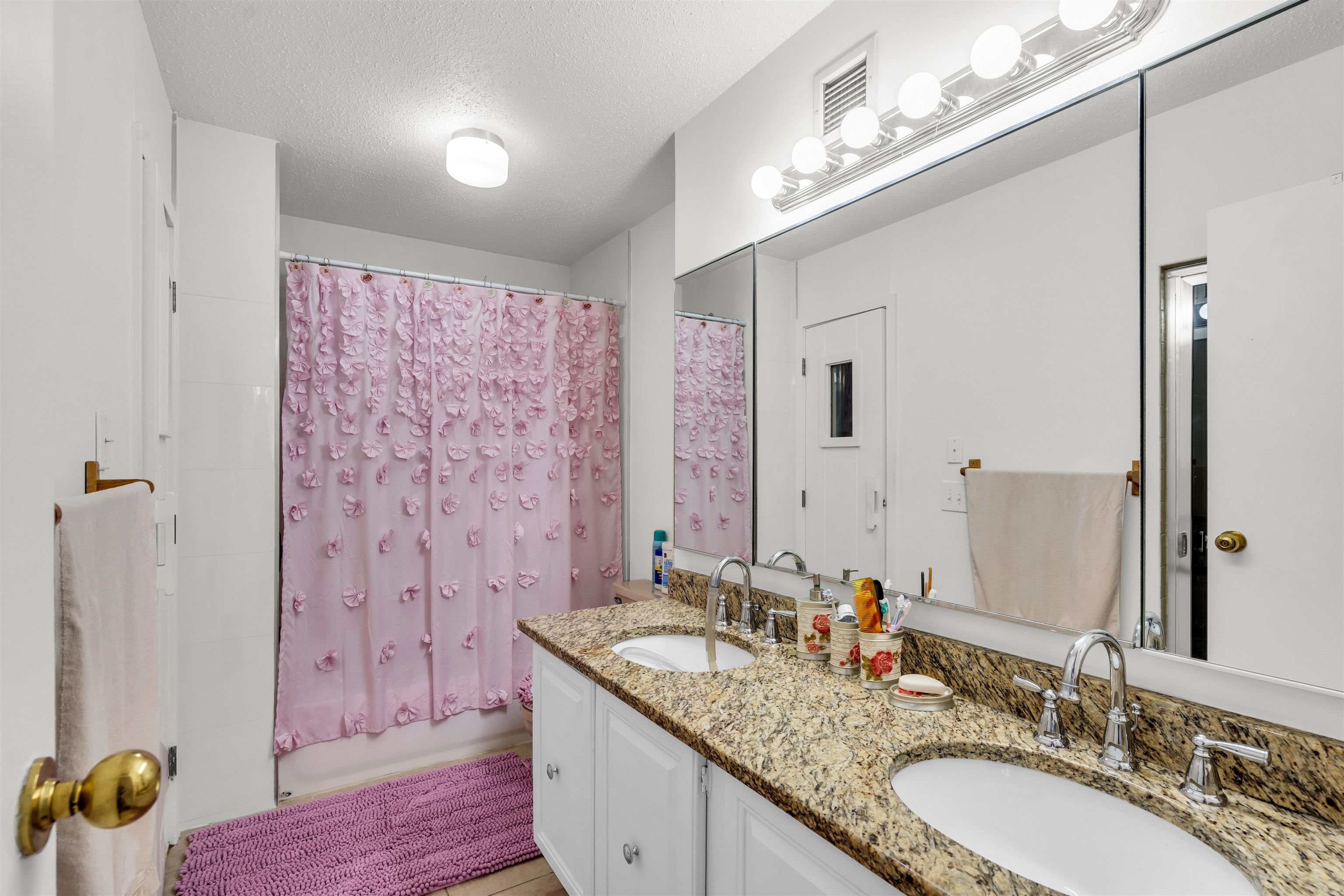 2508 Harmon Cove Tower Property Photo 15