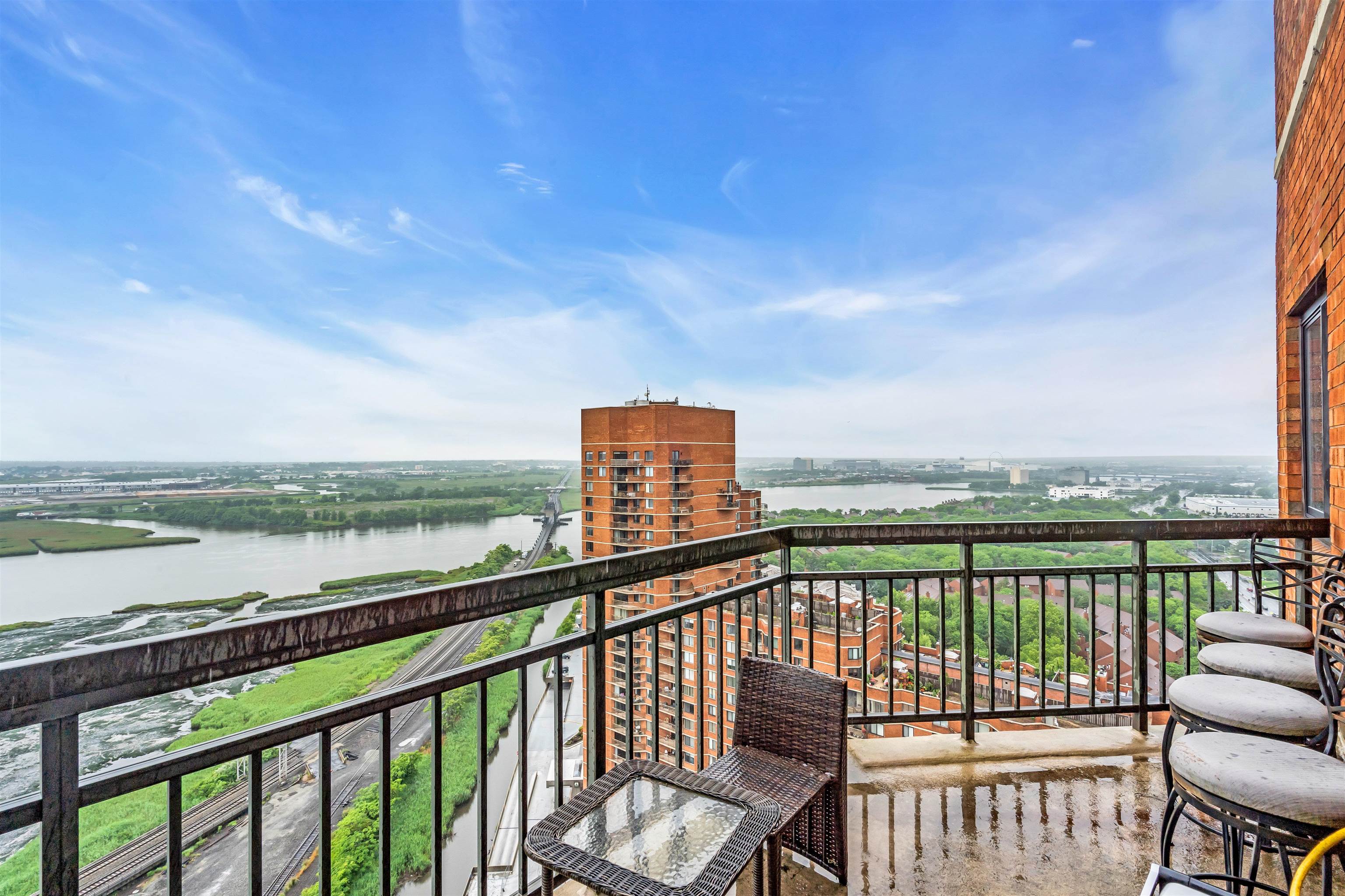 2508 Harmon Cove Tower Property Photo 18