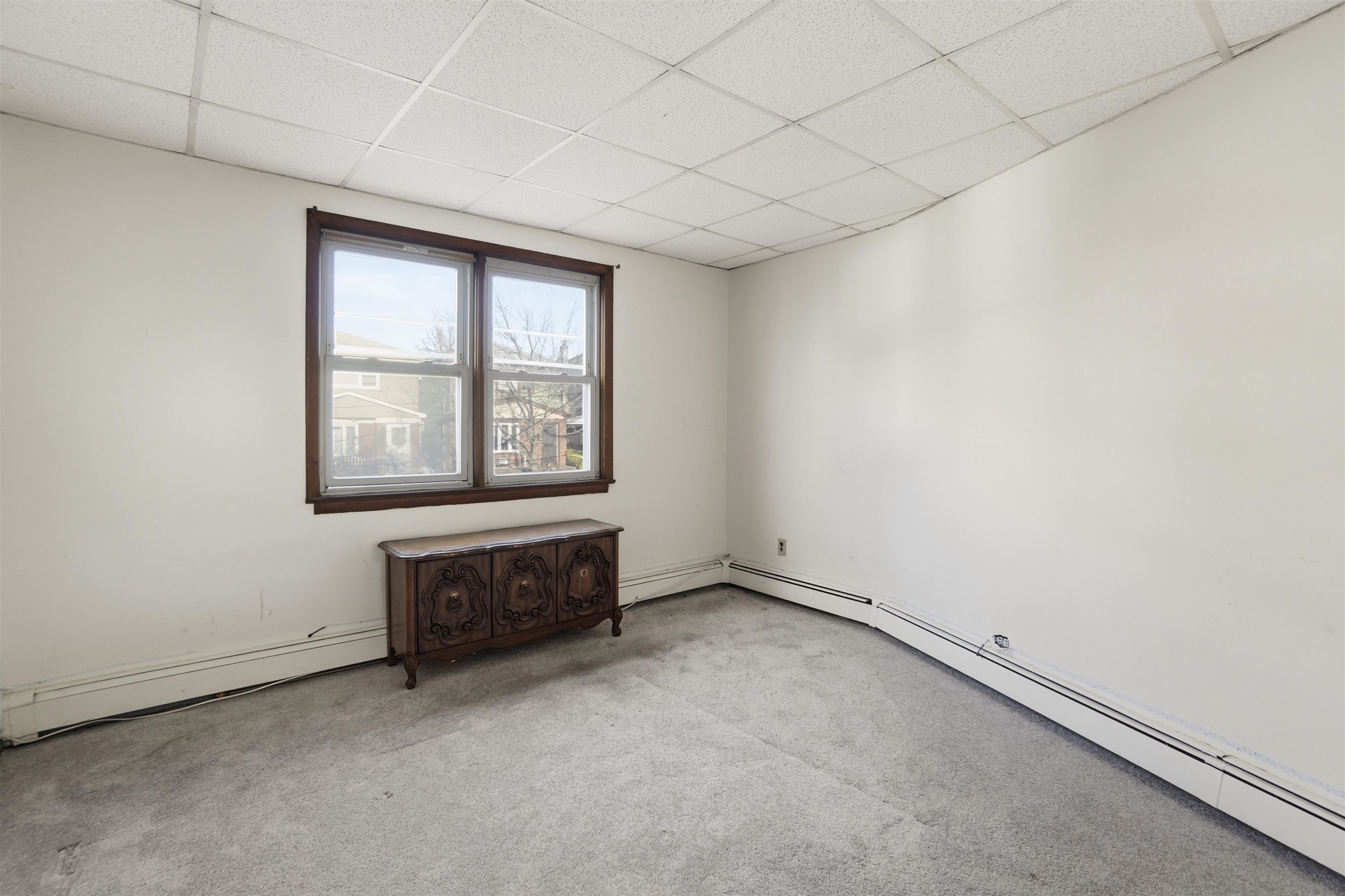 98 West 49th St Property Photo 17