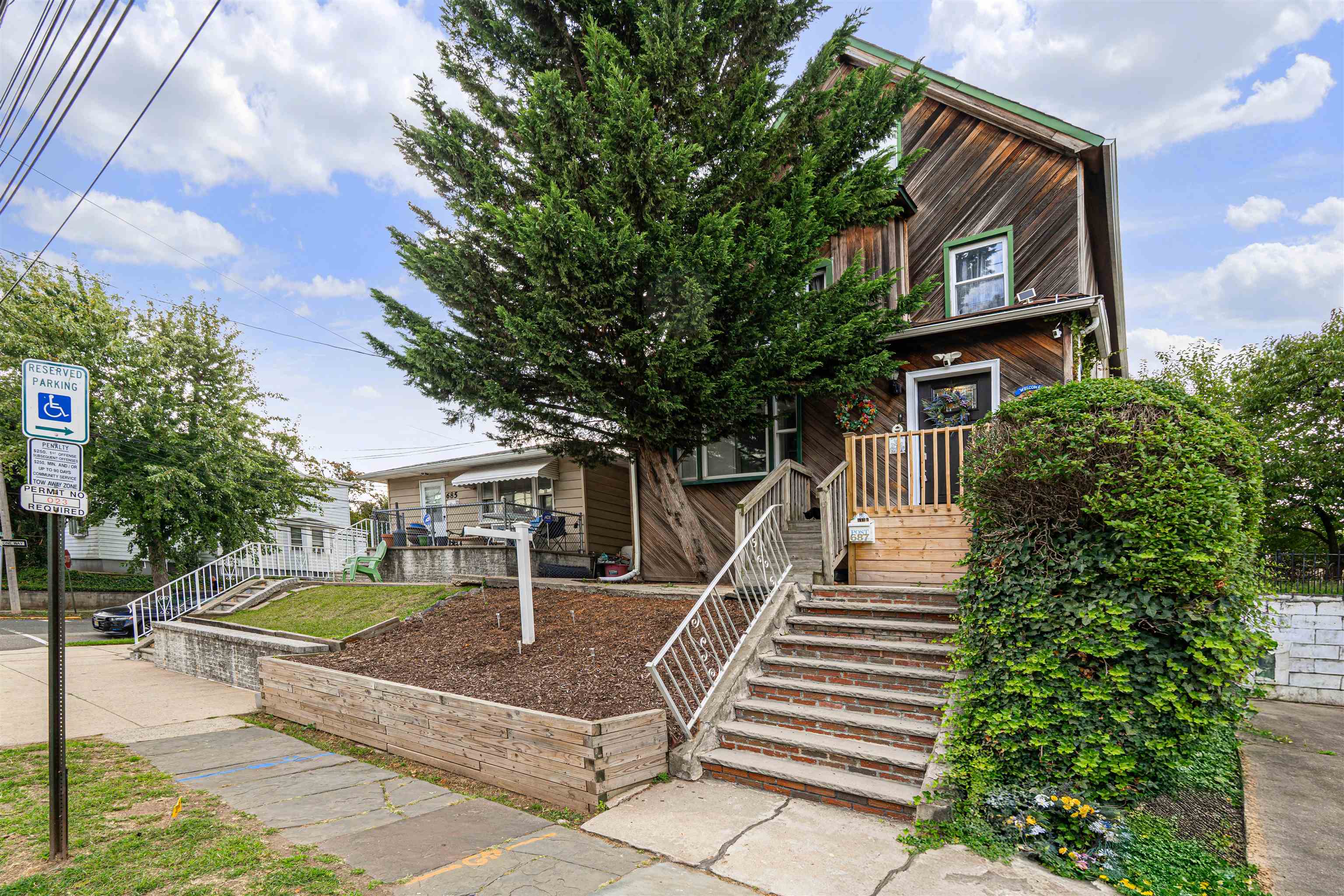 687 Avenue E Property Photo 1