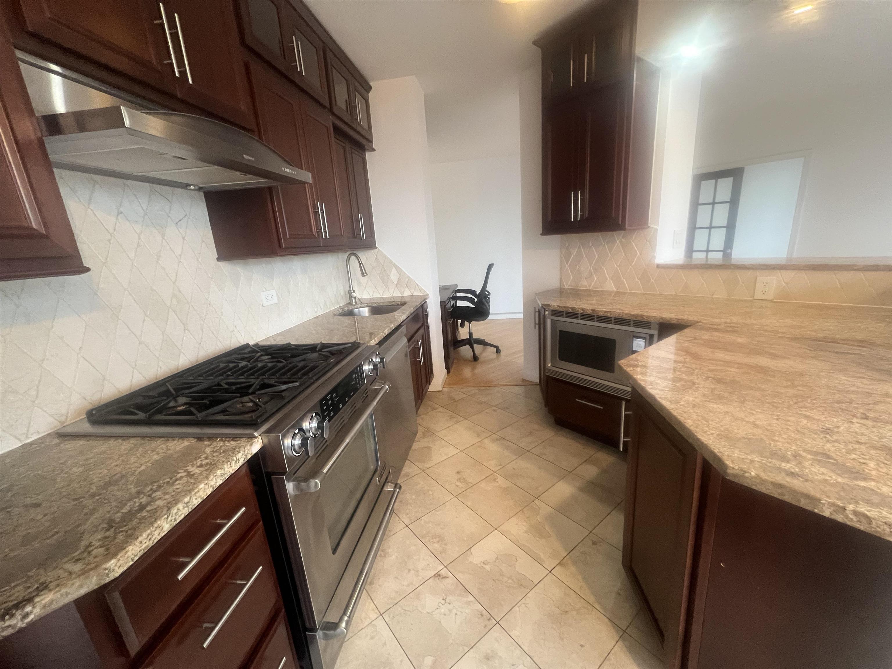 7000 Blvd East 18c Property Photo 8