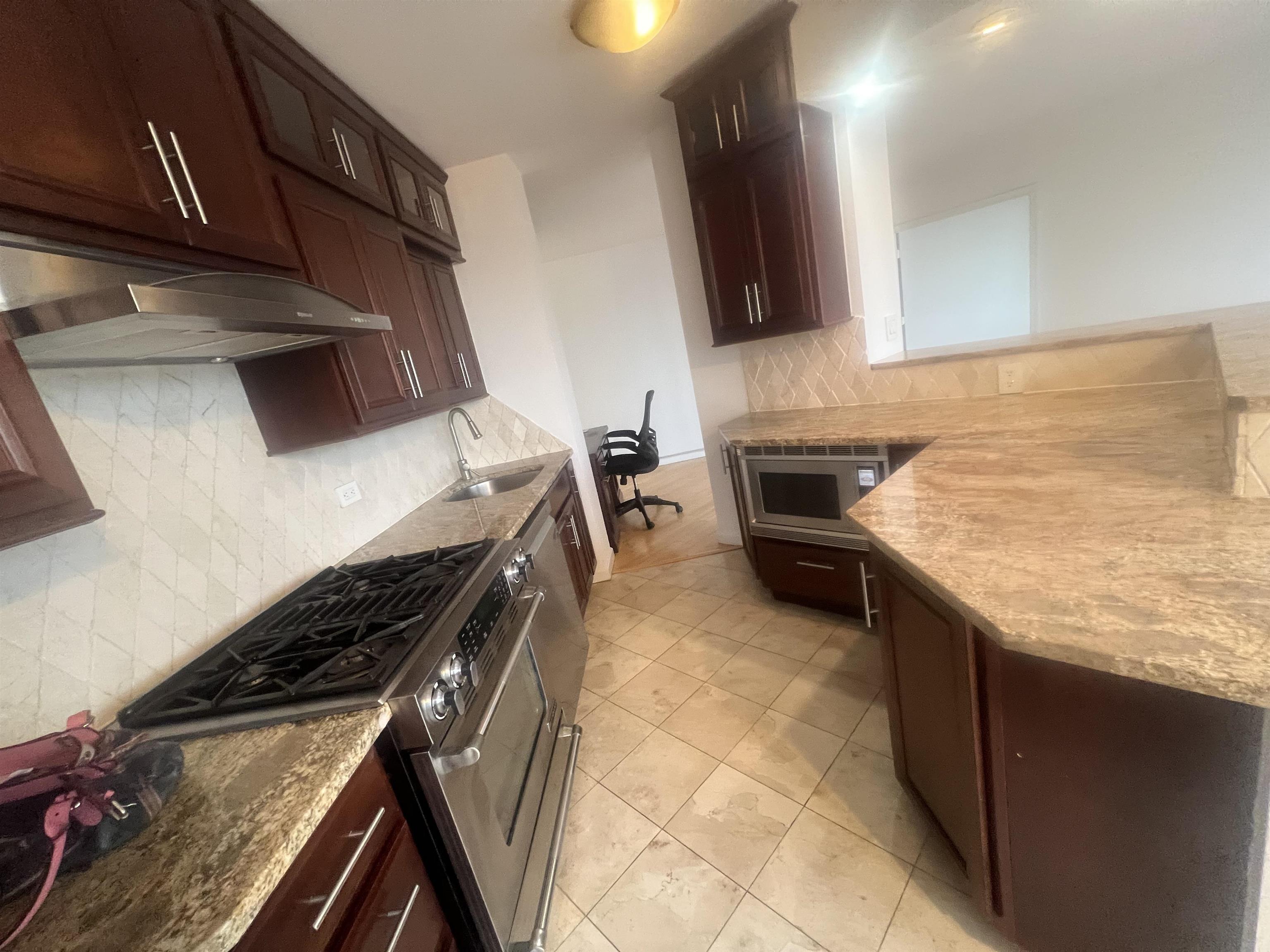 7000 Blvd East 18c Property Photo 22