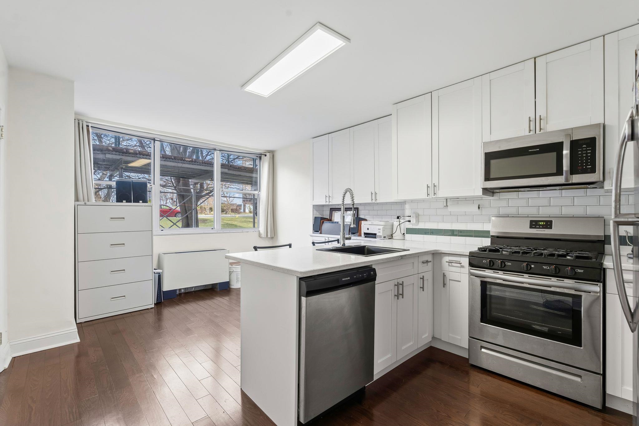 6040 BLVD EAST L3 Property Photo 1
