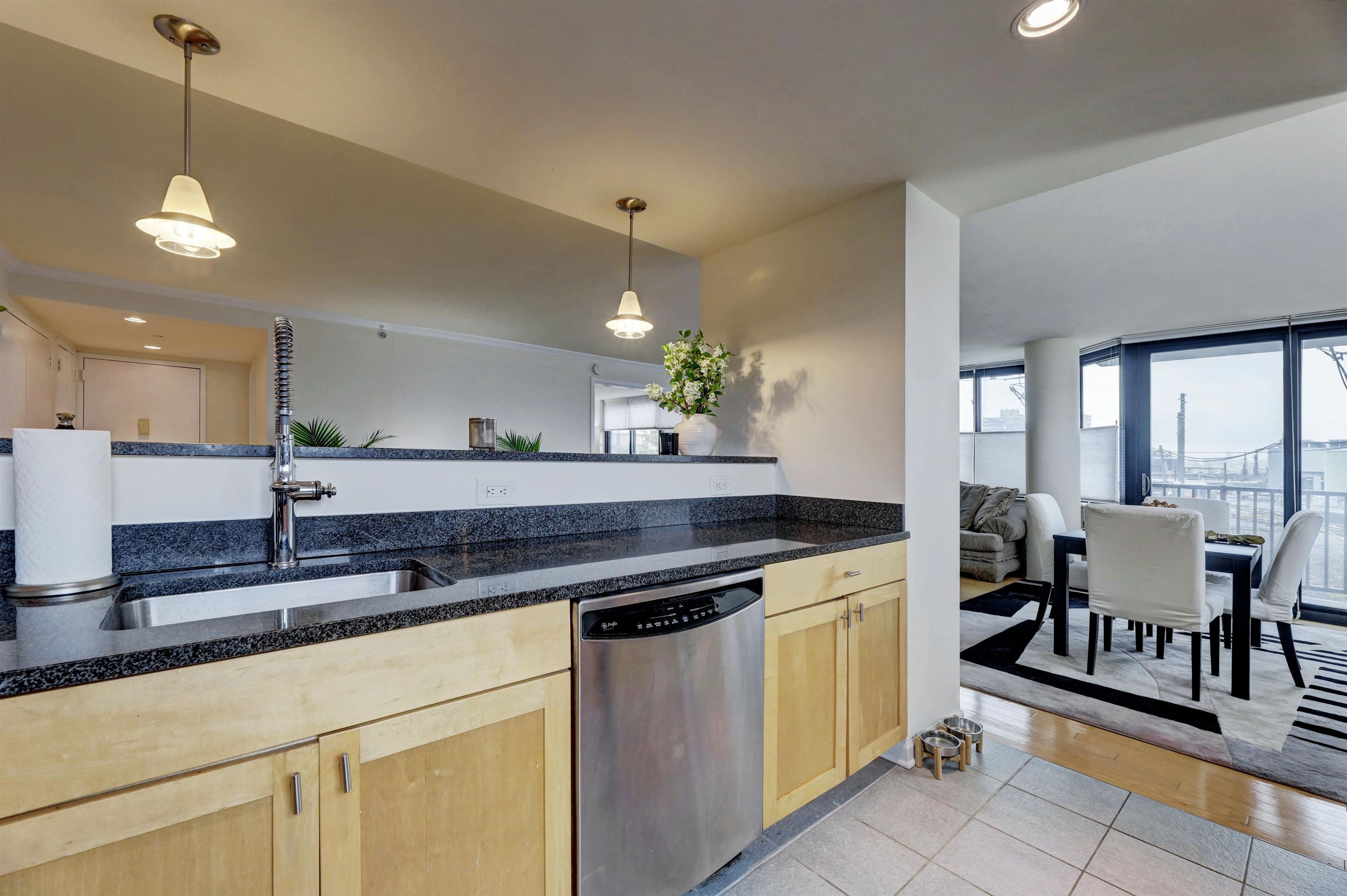700 Grove St 3q Property Photo 15