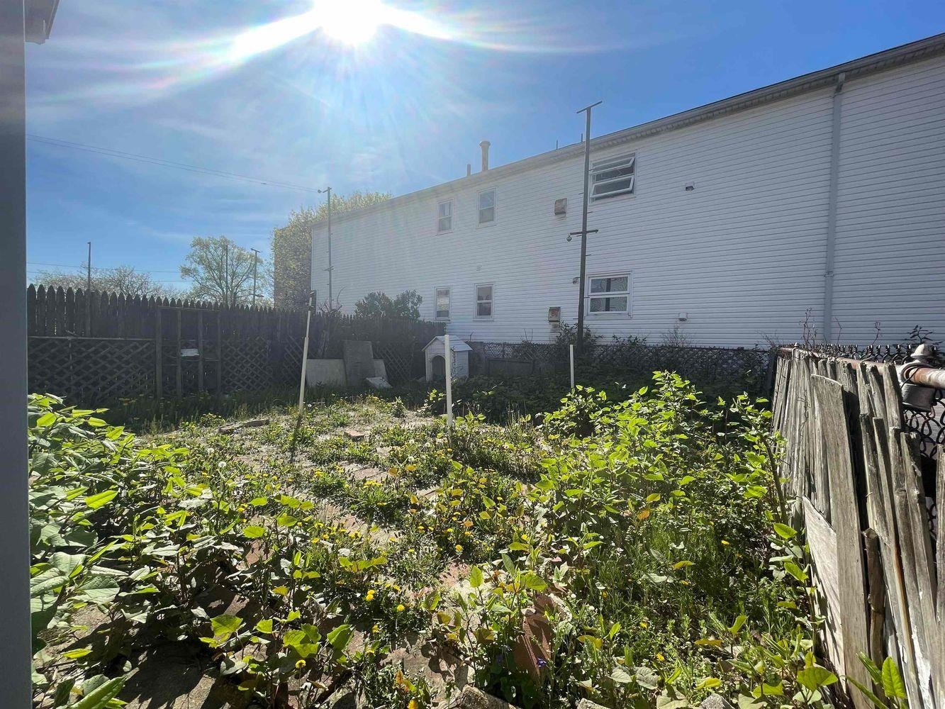 133 Avenue B Property Photo 22