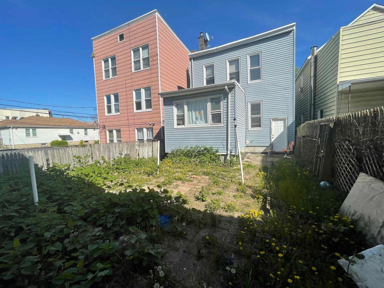 133 Avenue B Property Photo 23