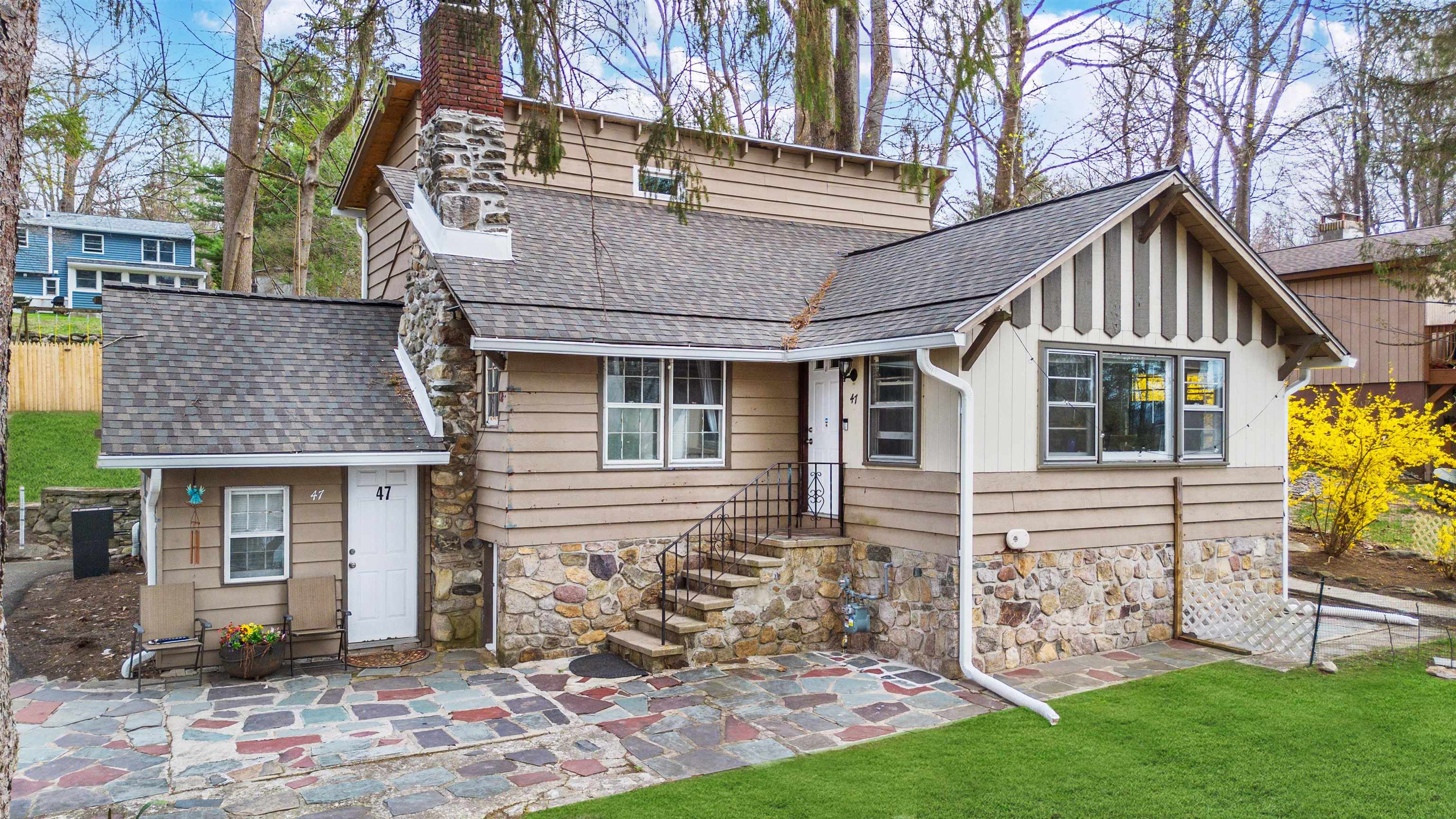 47 HILLSIDE RD Property Photo 1