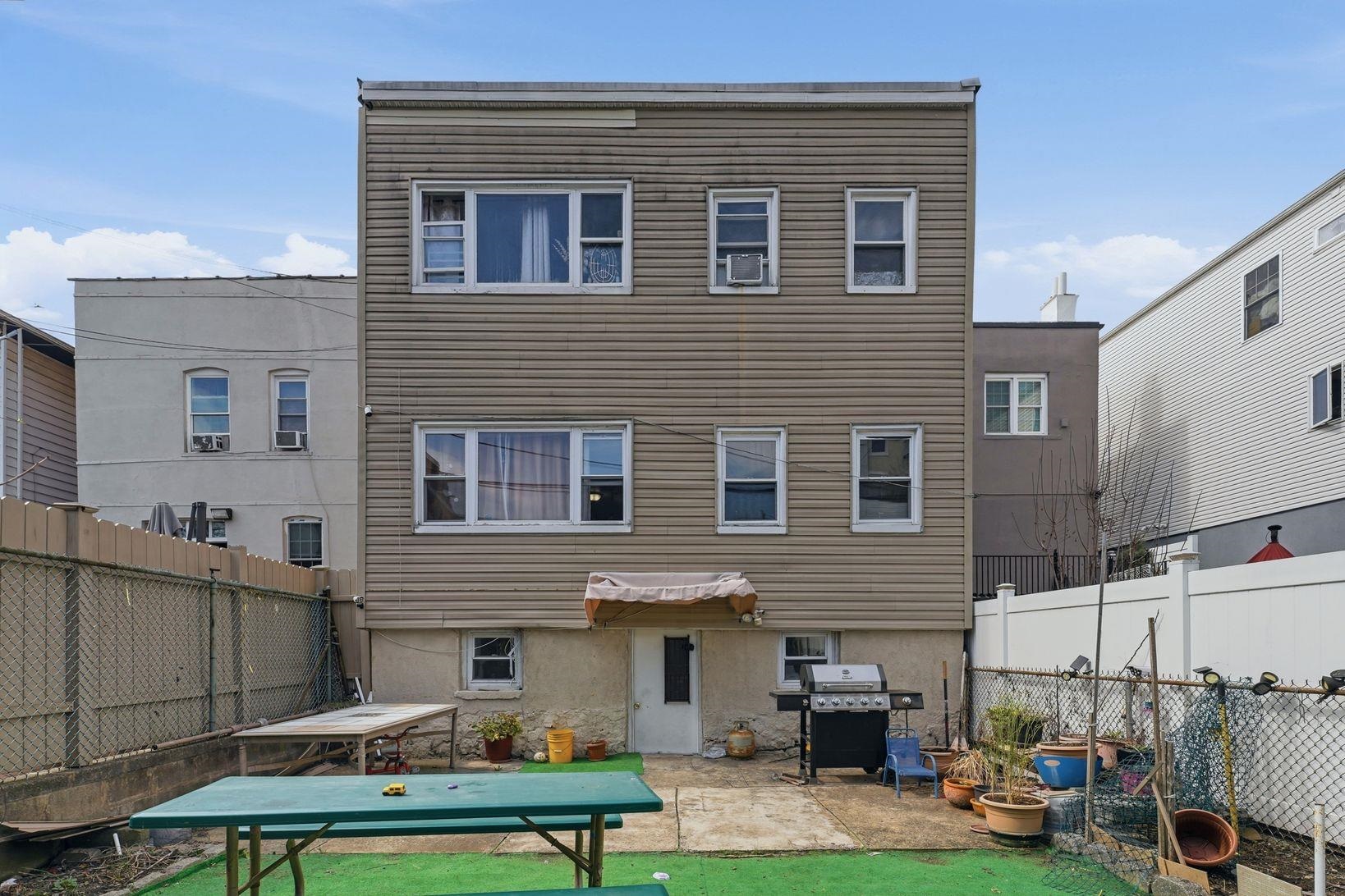 6208 Durham Ave Property Photo 3