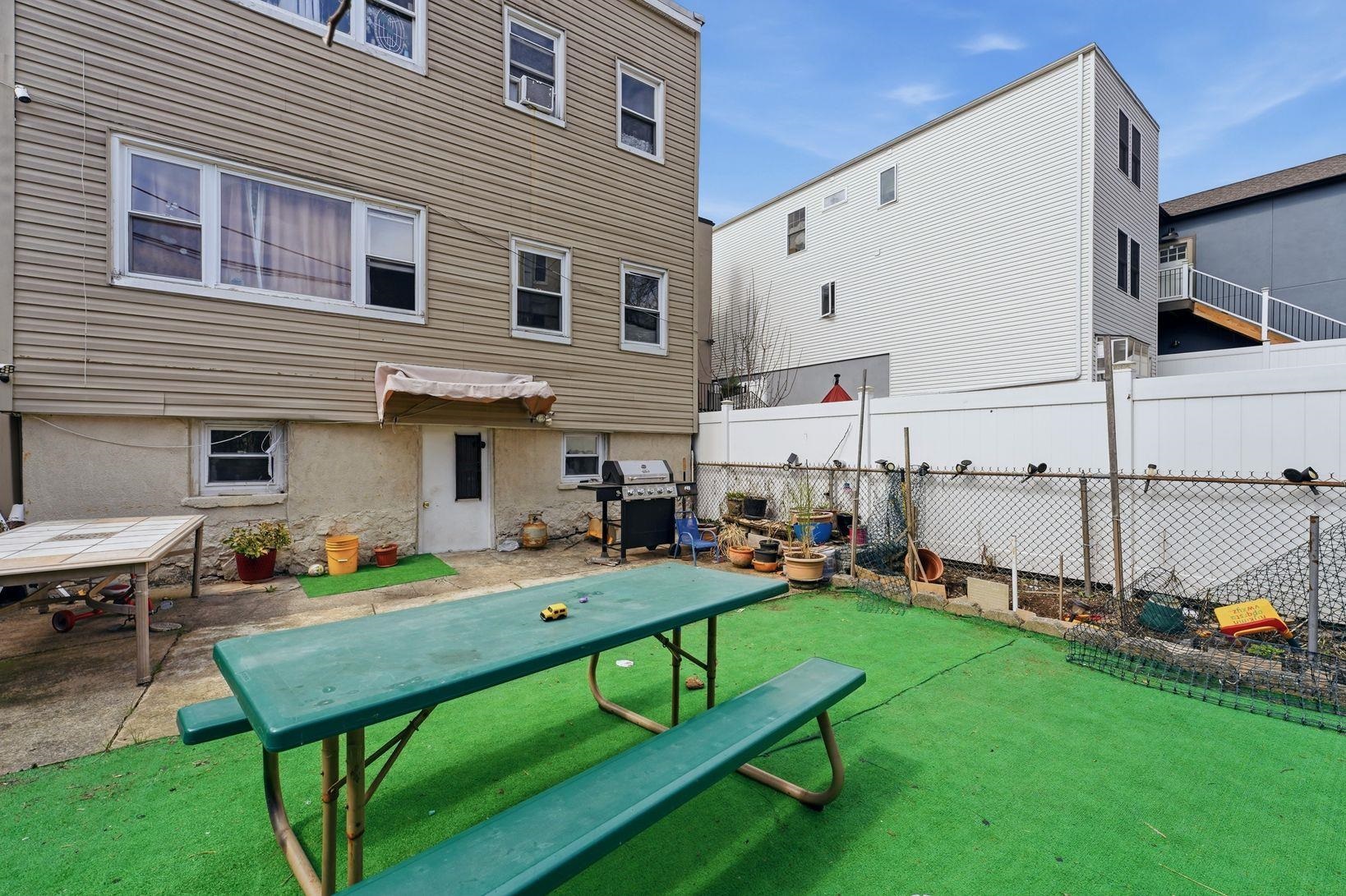 6208 Durham Ave Property Photo 4