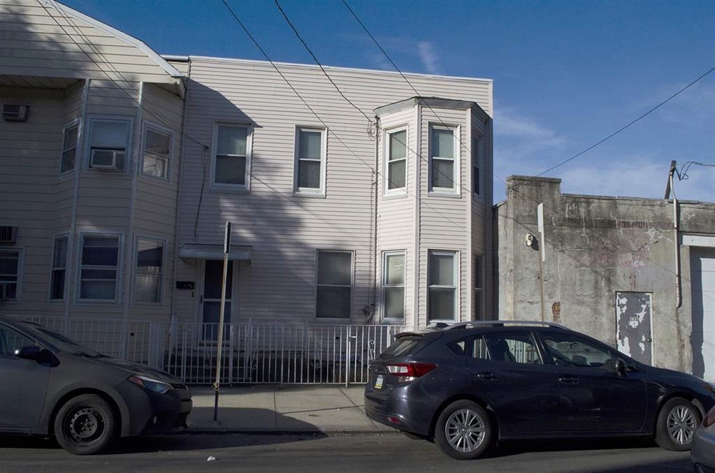 127 Logan Ave Property Photo 2