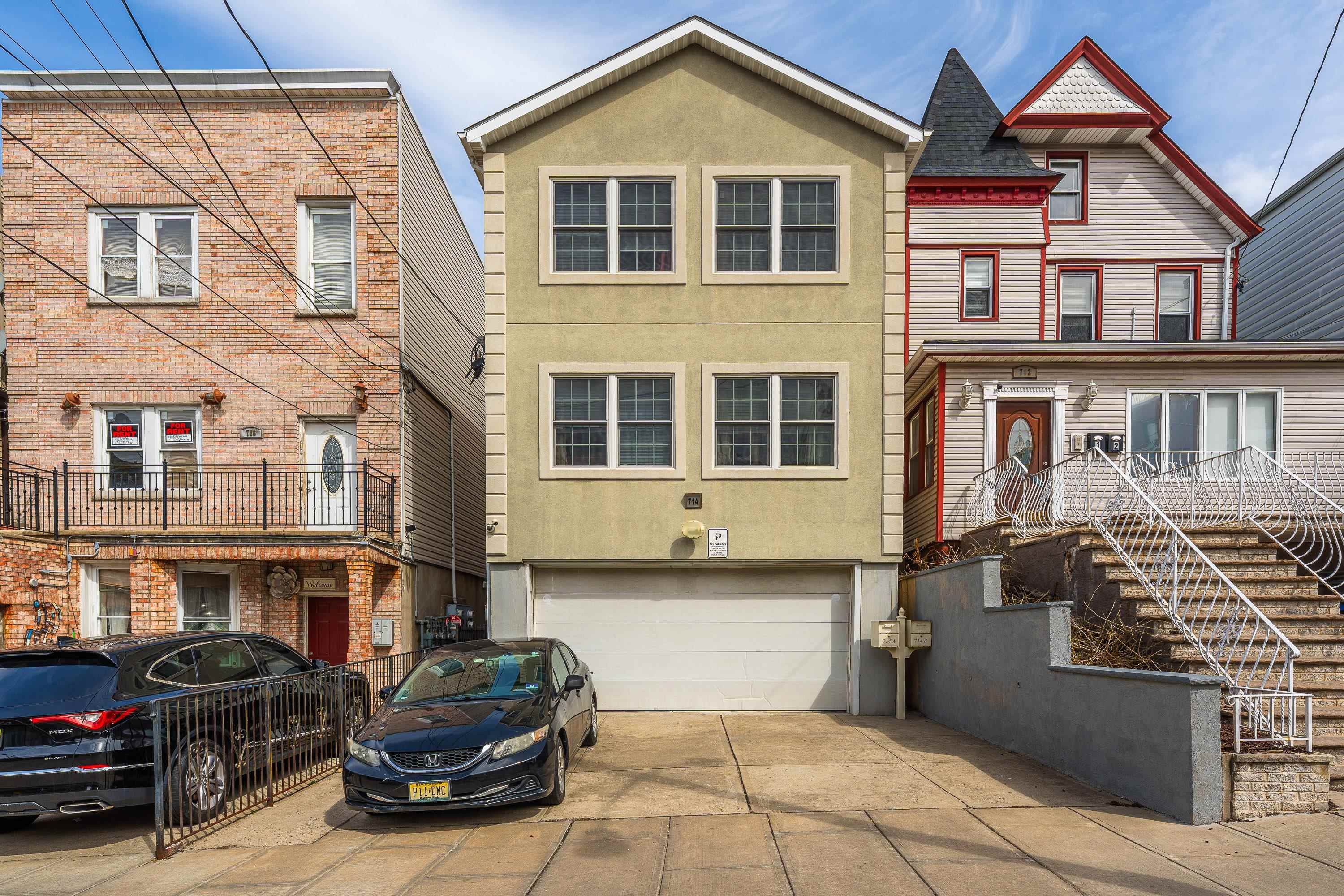 714 17th St Property Photo 1