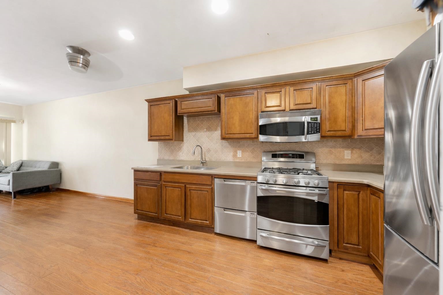 714 17th St Property Photo 5