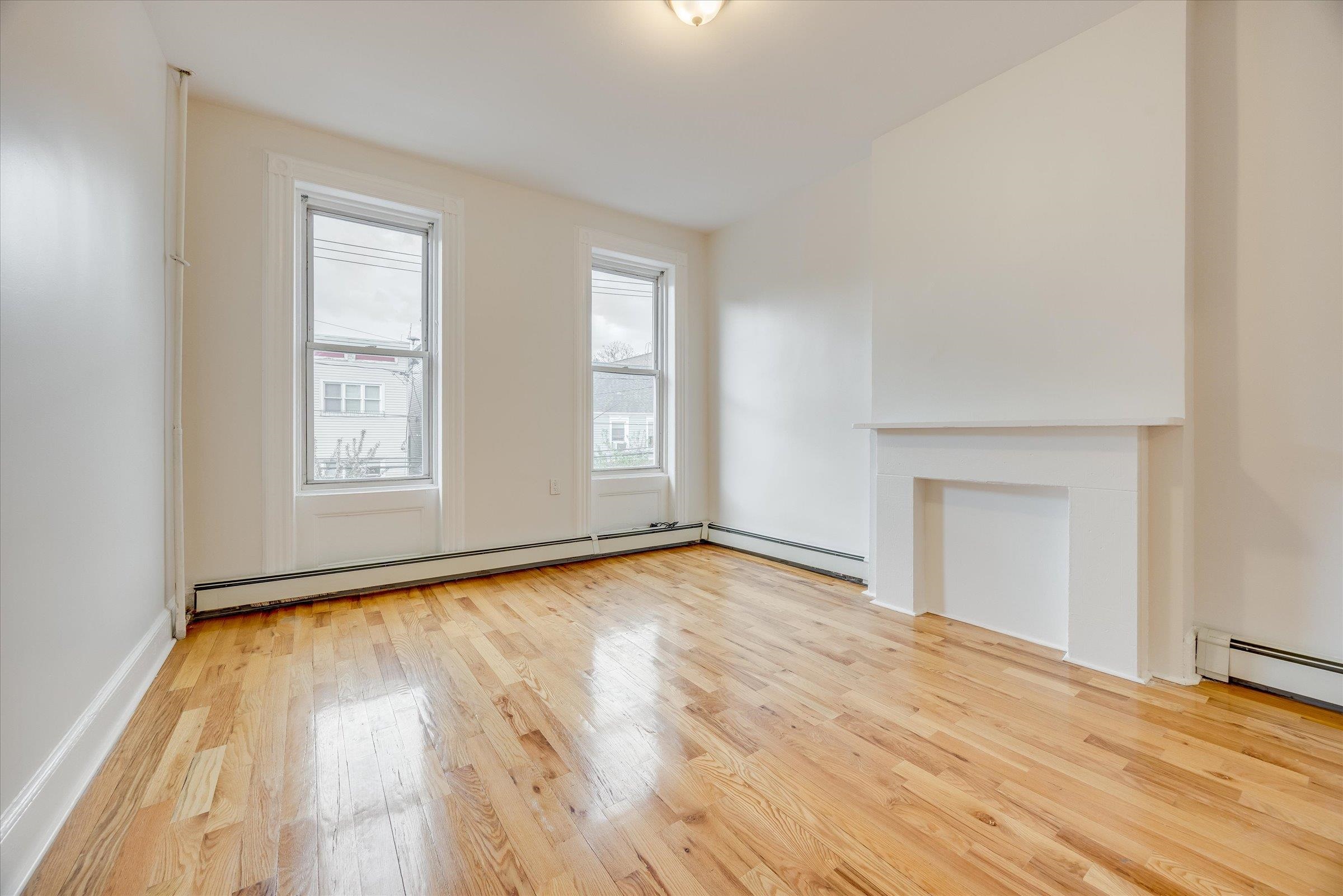 147 New York Ave 2l Property Photo 4