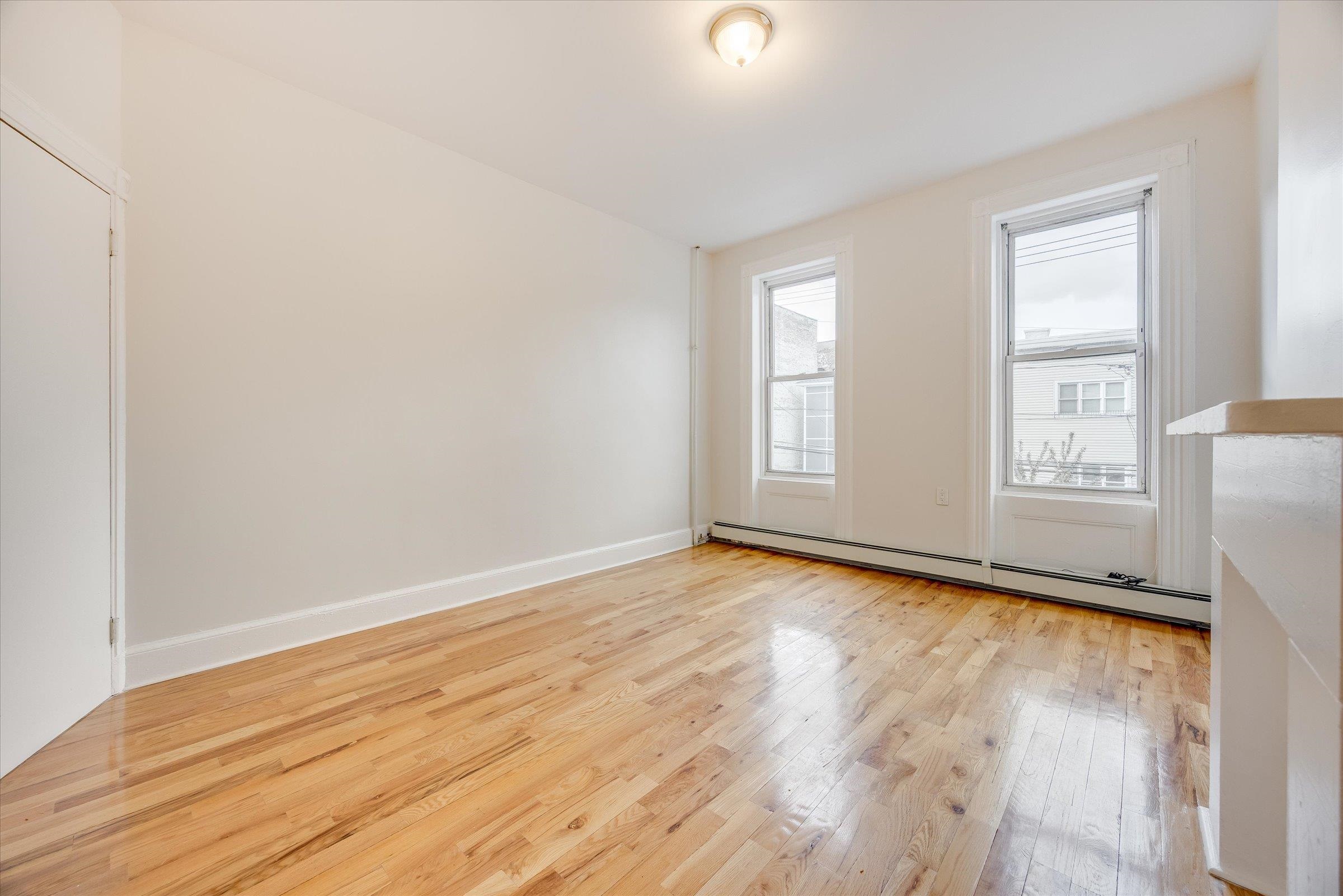 147 New York Ave 2l Property Photo 6