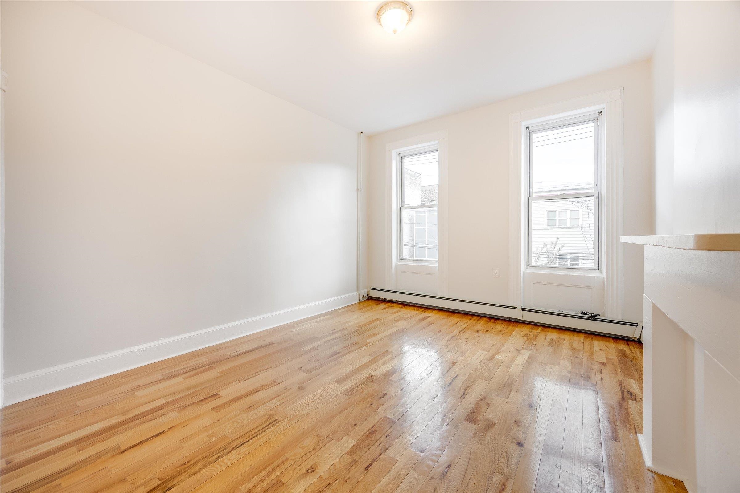 147 New York Ave 2l Property Photo 9