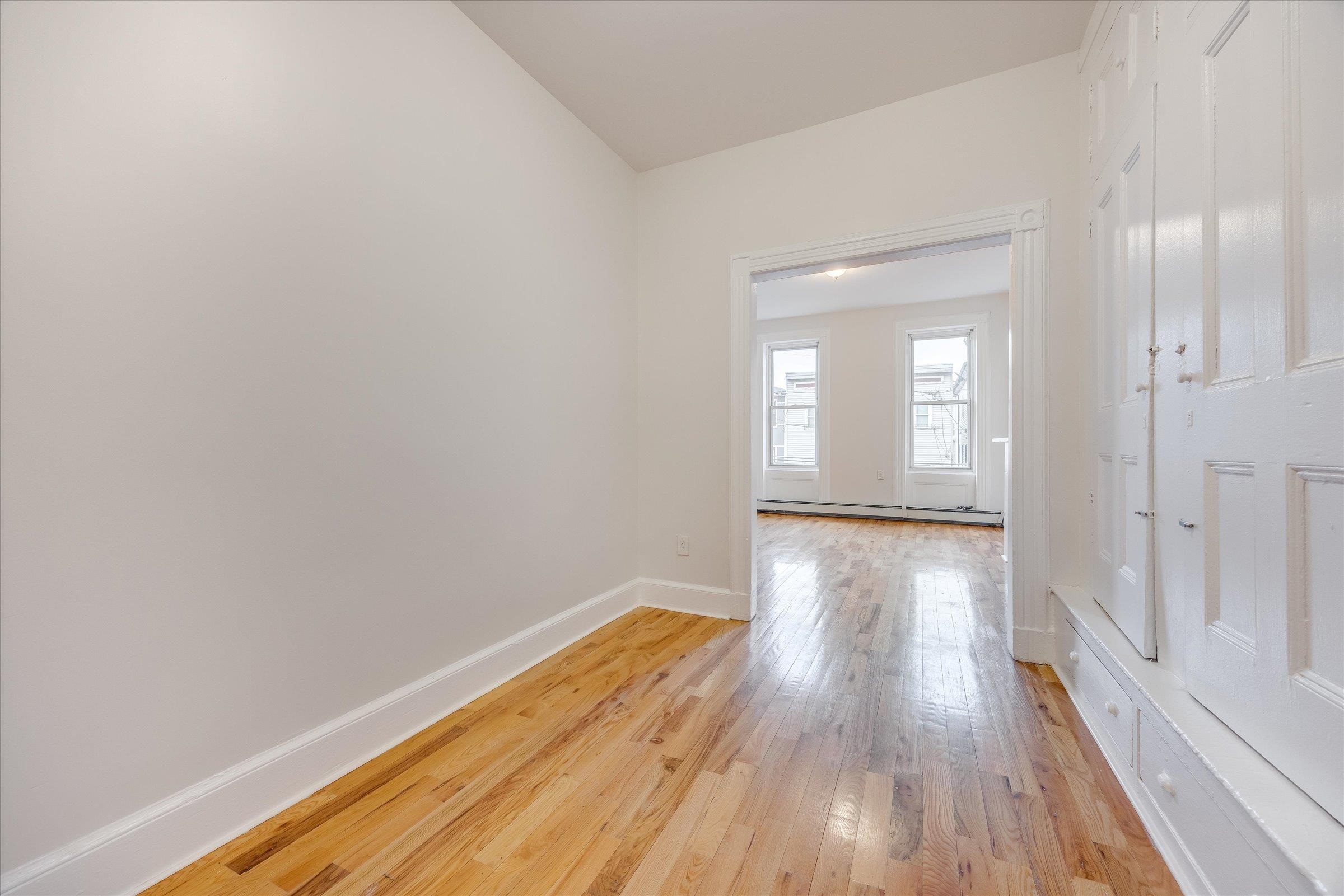147 New York Ave 2l Property Photo 12