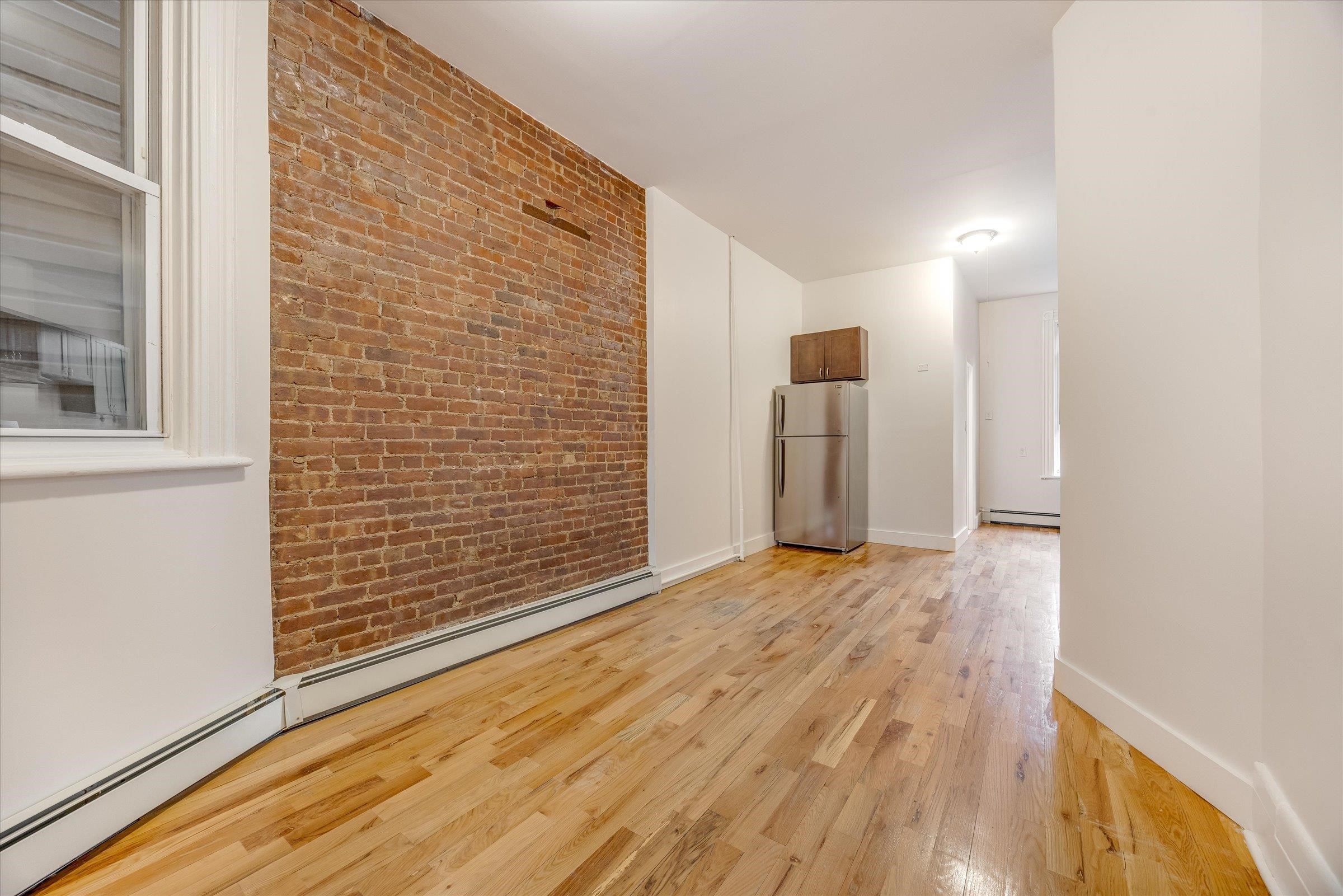 147 New York Ave 2l Property Photo 14