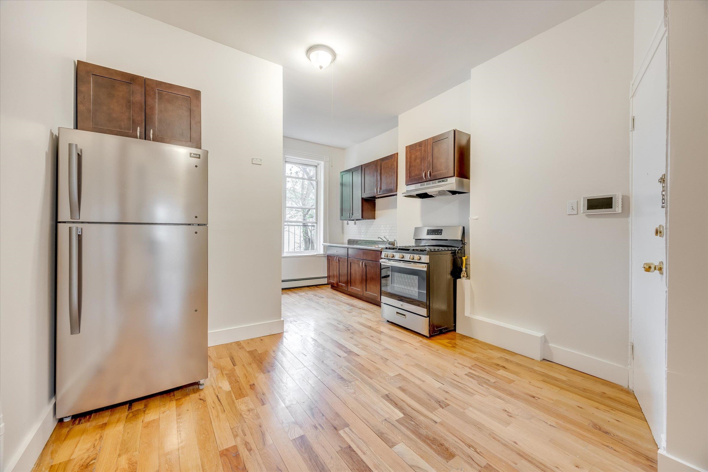 147 New York Ave 2l Property Photo 18